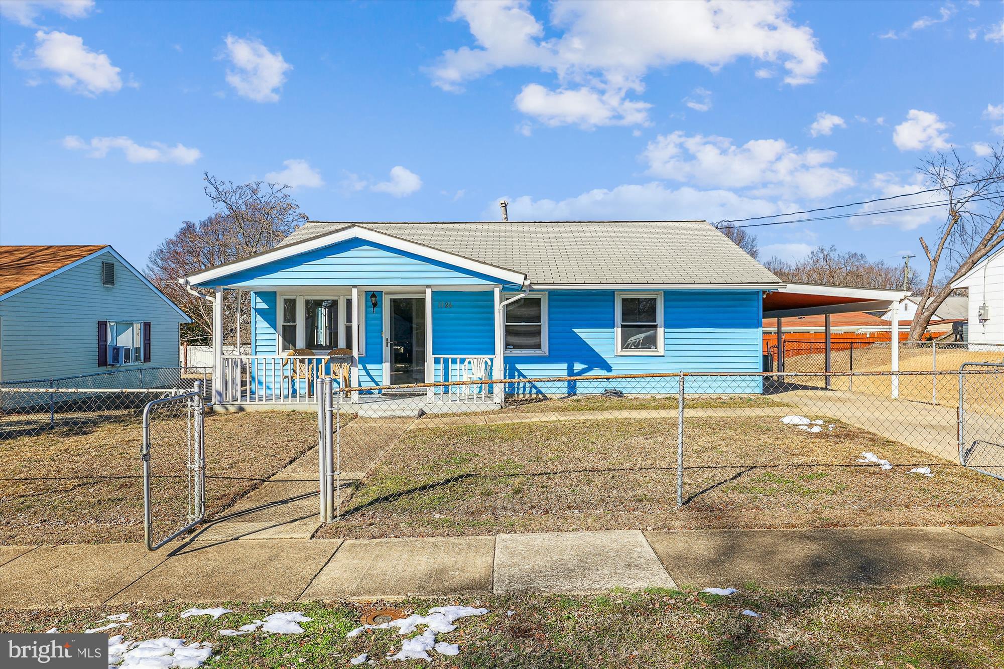 SOUTH LAWN - Residential