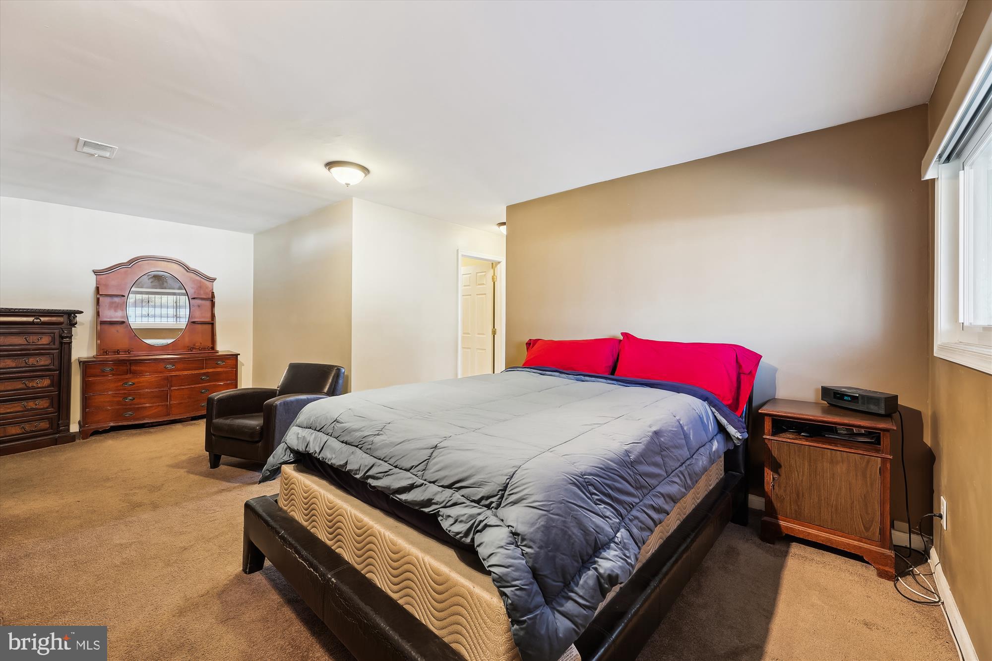 SOUTH LAWN - Residential