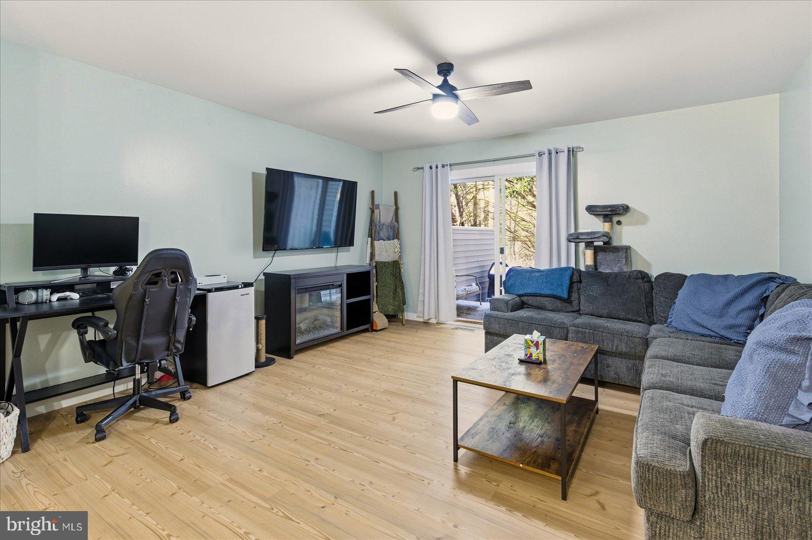 GLADE BY THE POND CM - Residential