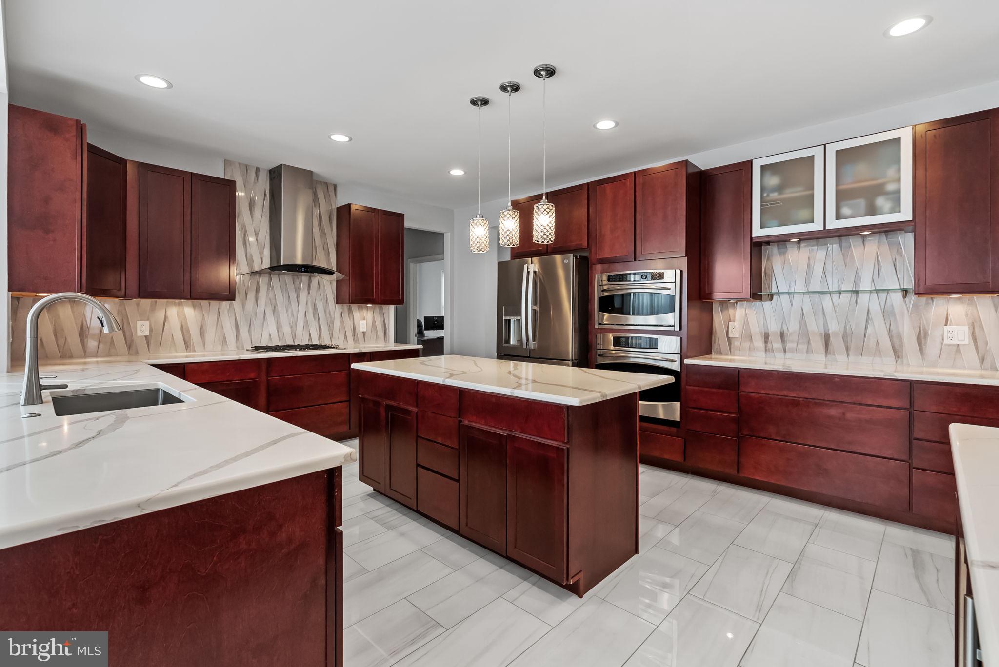 HOLLAND MEADOWS - Residential
