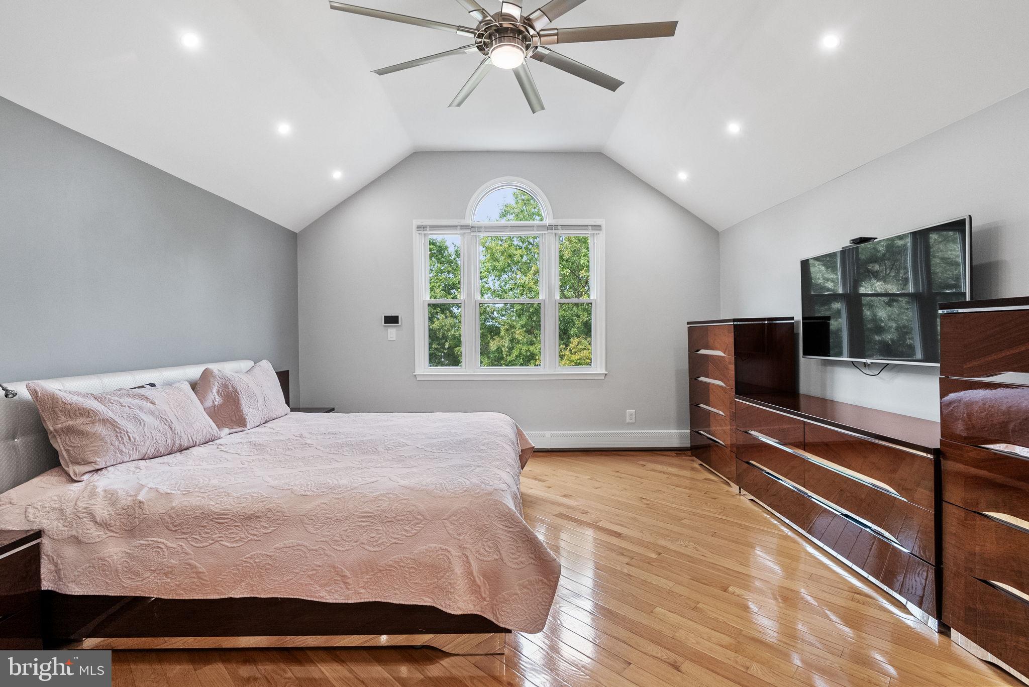 HOLLAND MEADOWS - Residential