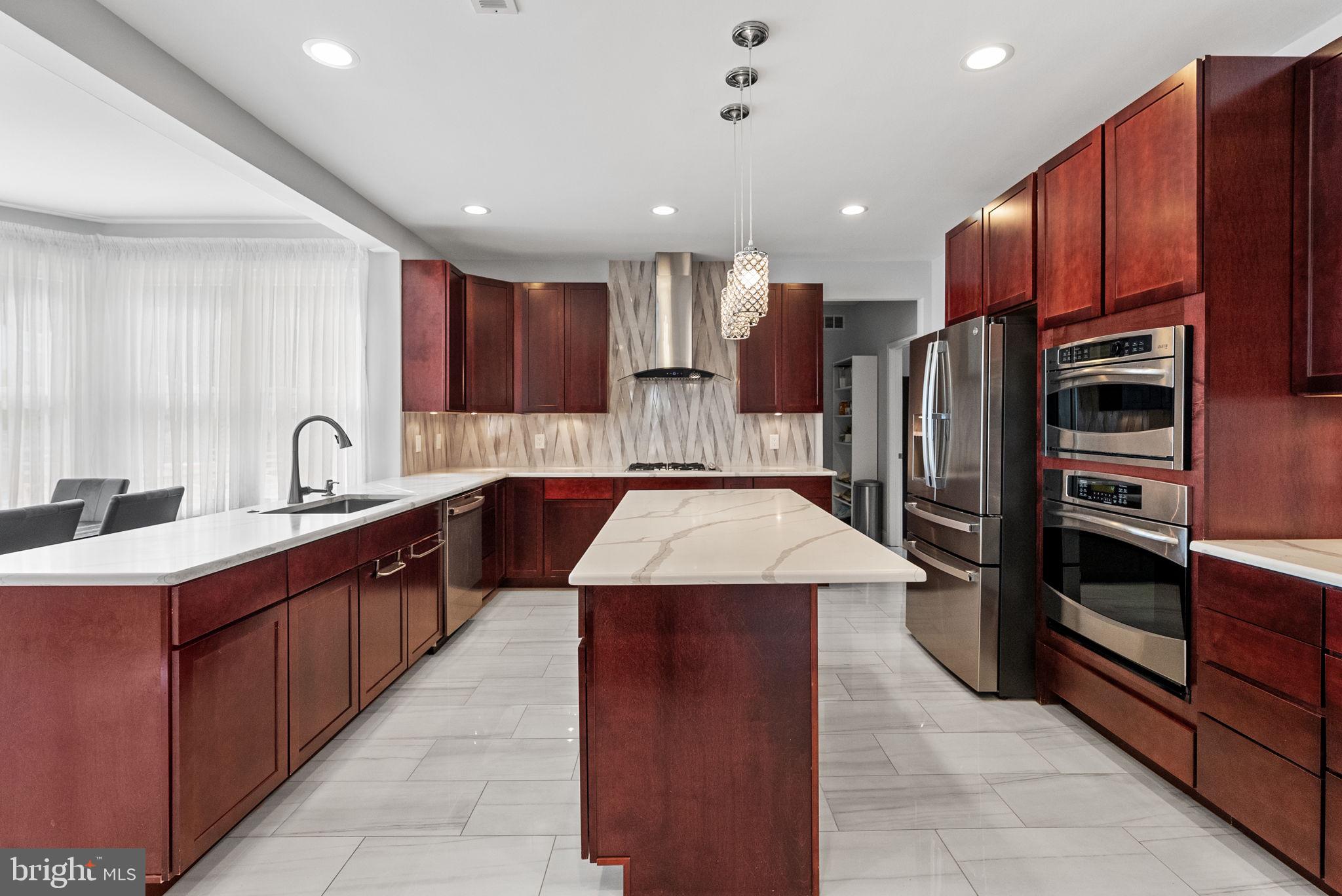 HOLLAND MEADOWS - Residential