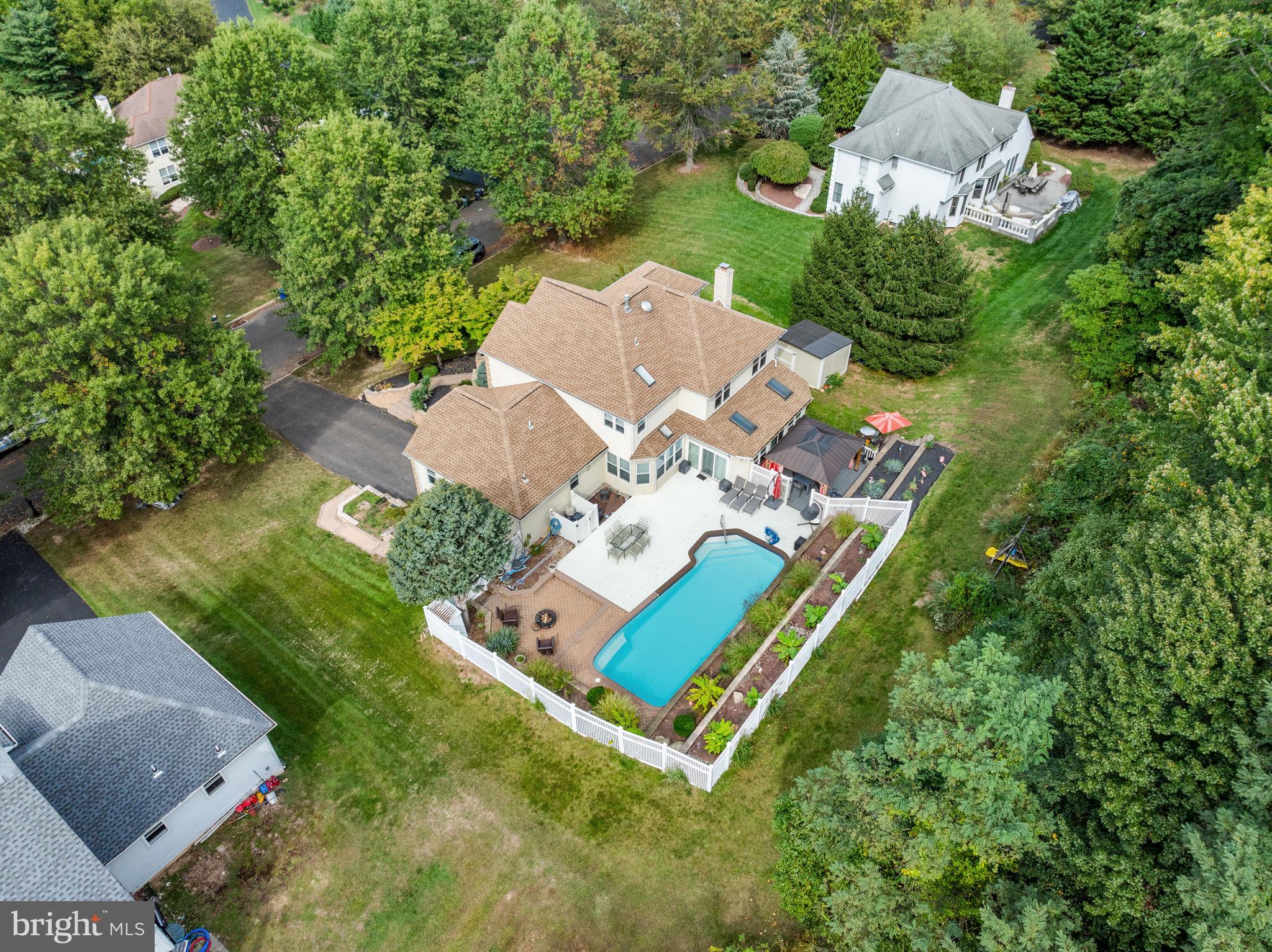 HOLLAND MEADOWS - Residential