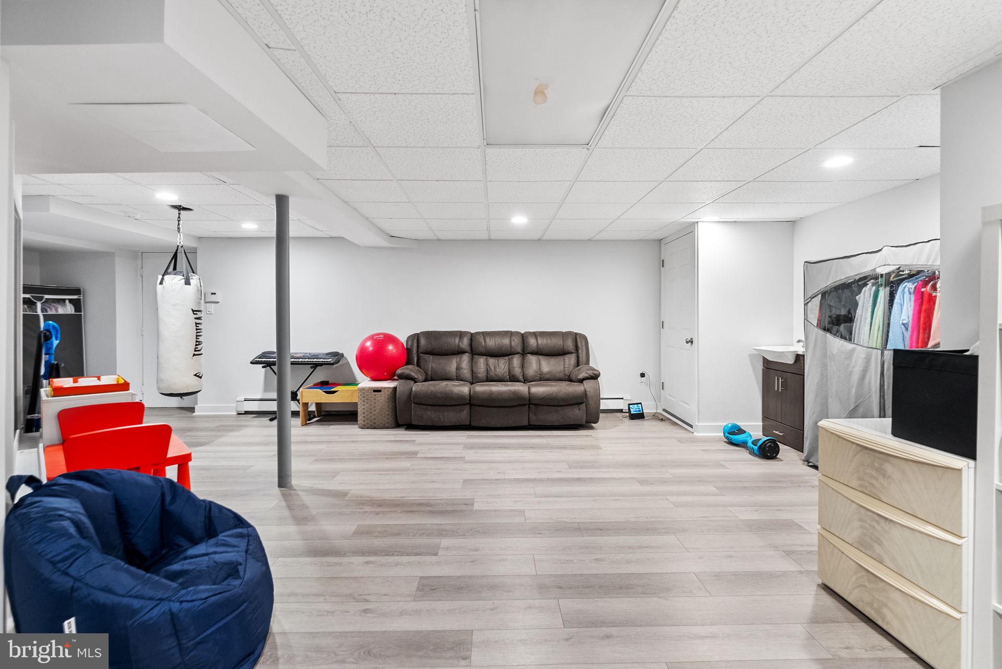 HOLLAND MEADOWS - Residential