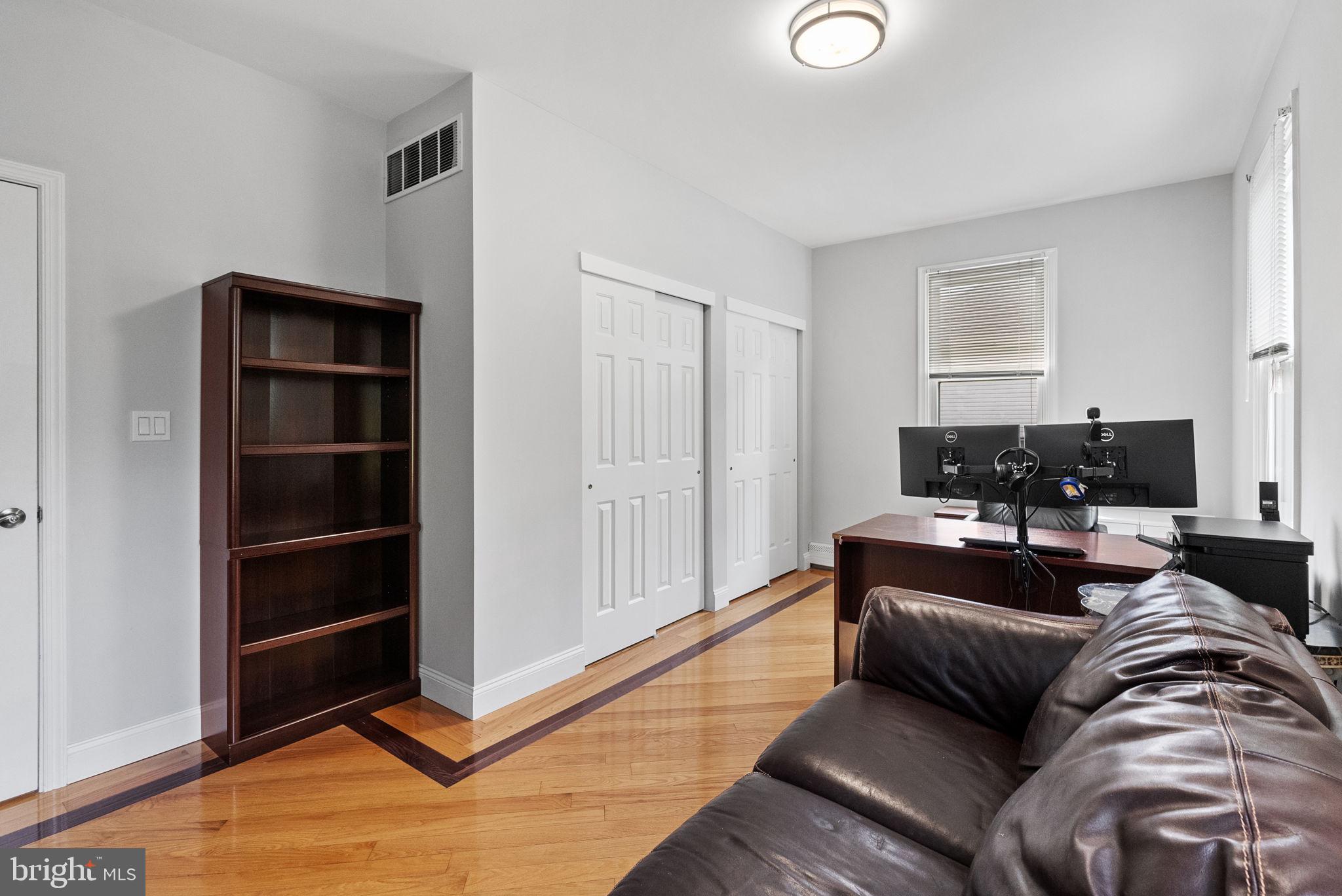 HOLLAND MEADOWS - Residential