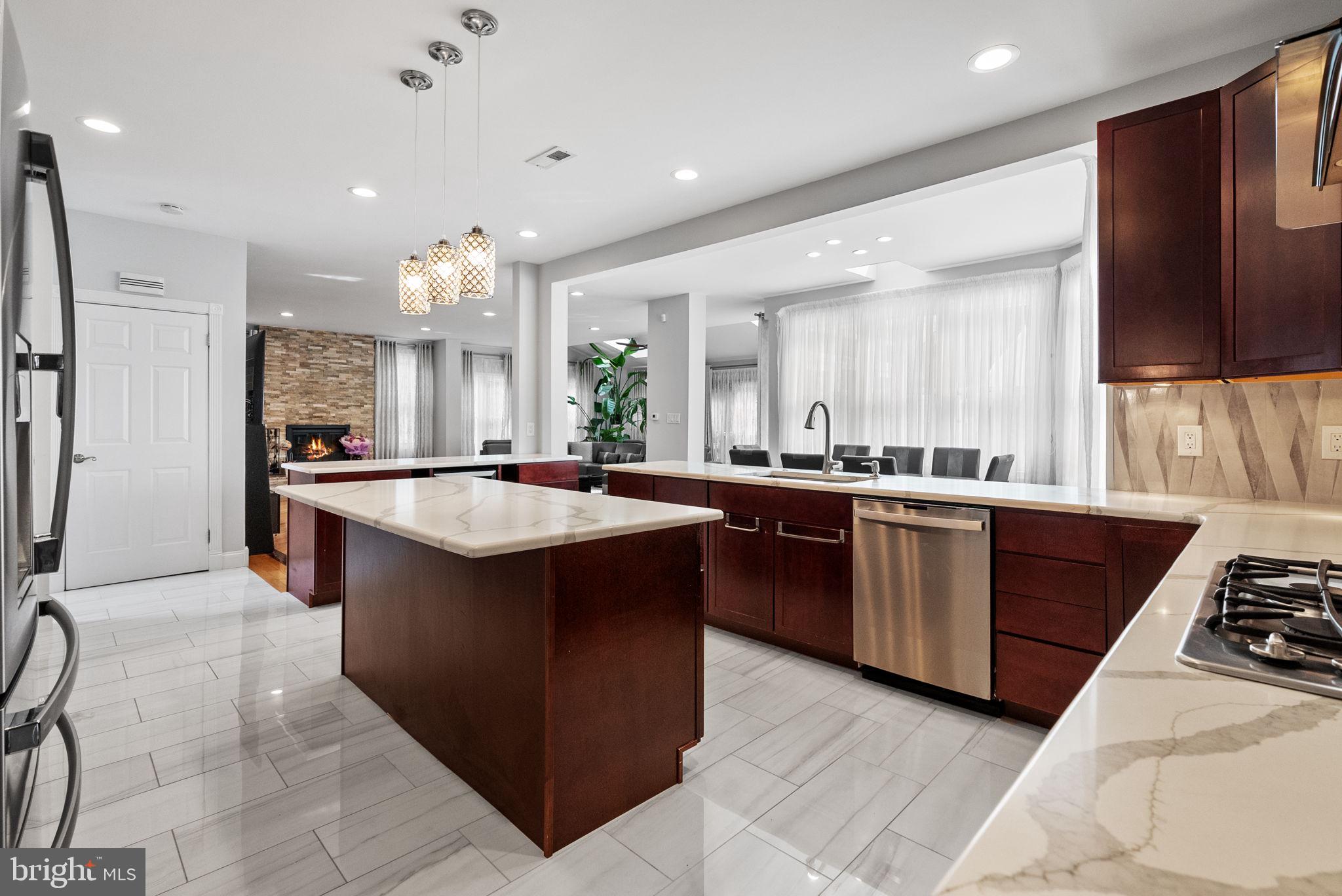 HOLLAND MEADOWS - Residential