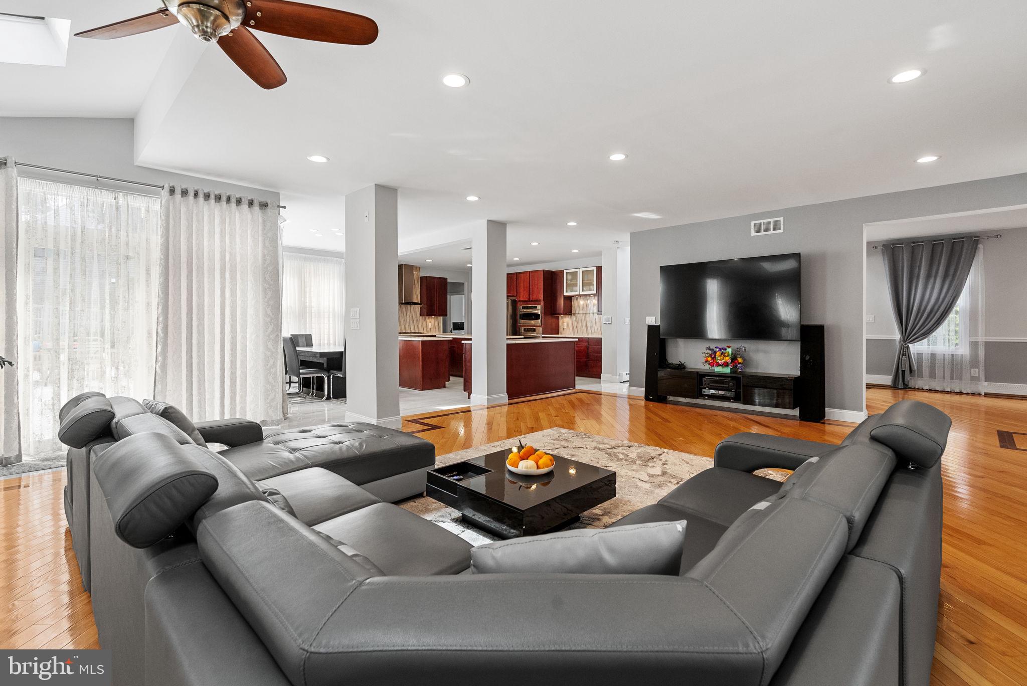 HOLLAND MEADOWS - Residential