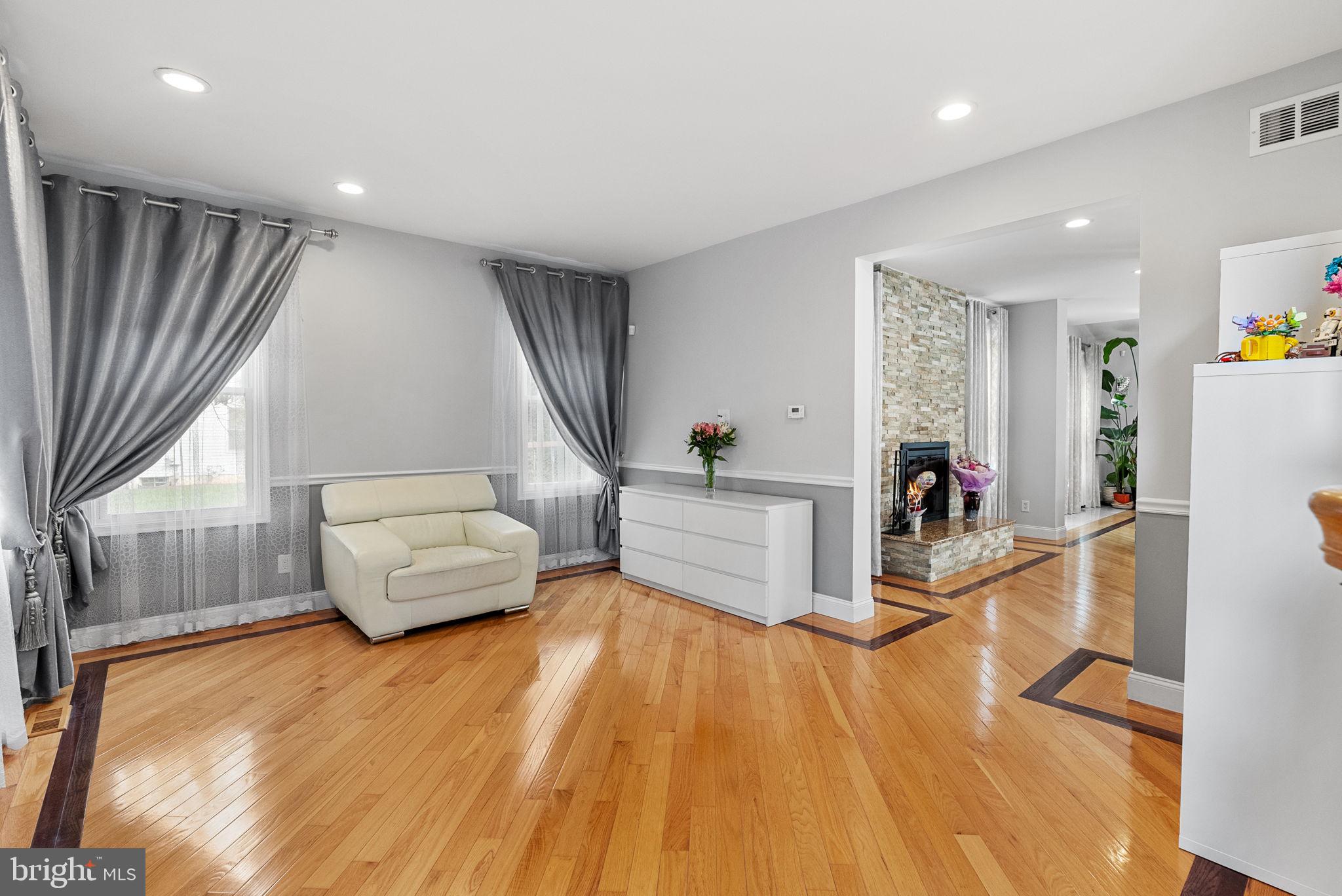 HOLLAND MEADOWS - Residential