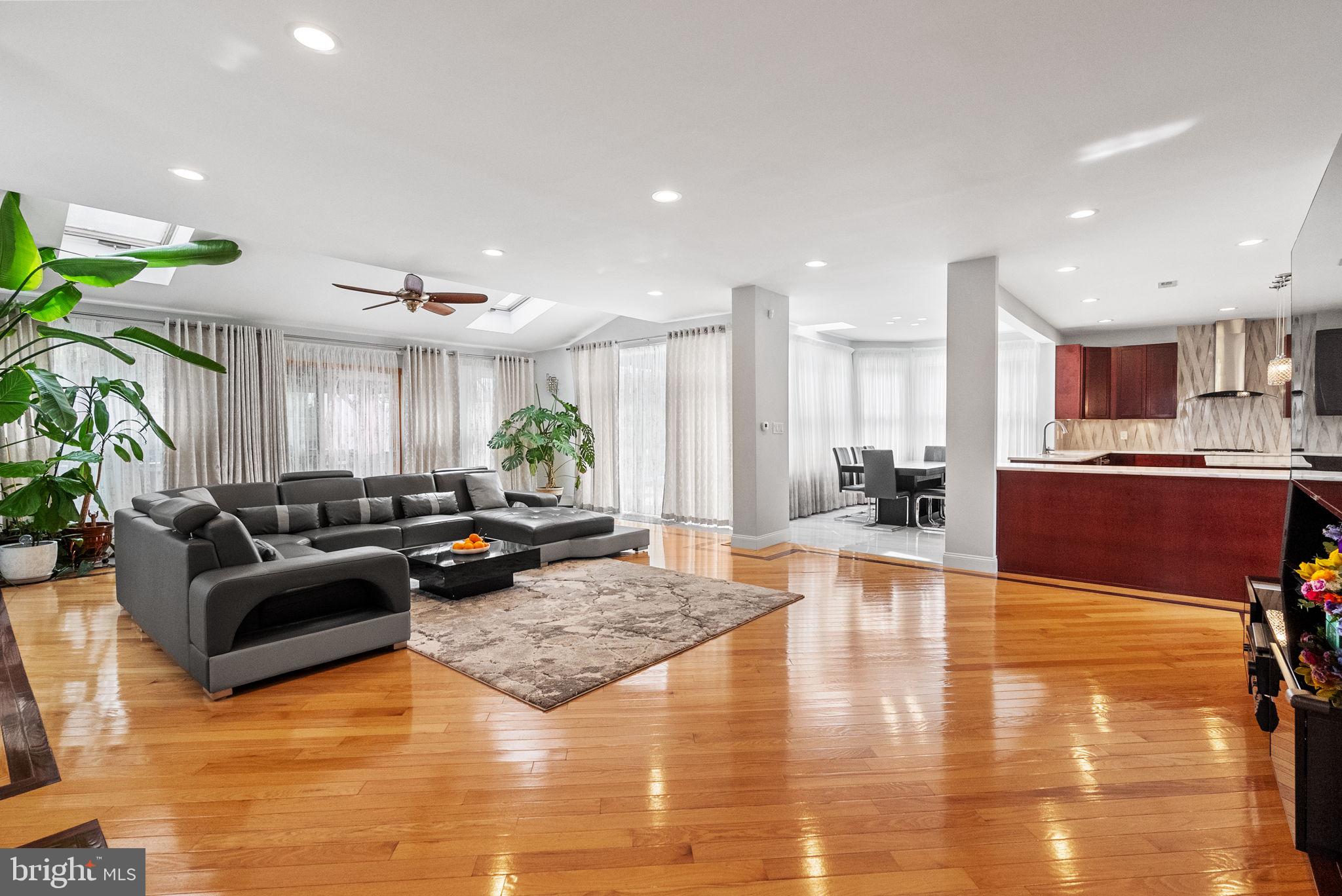 HOLLAND MEADOWS - Residential