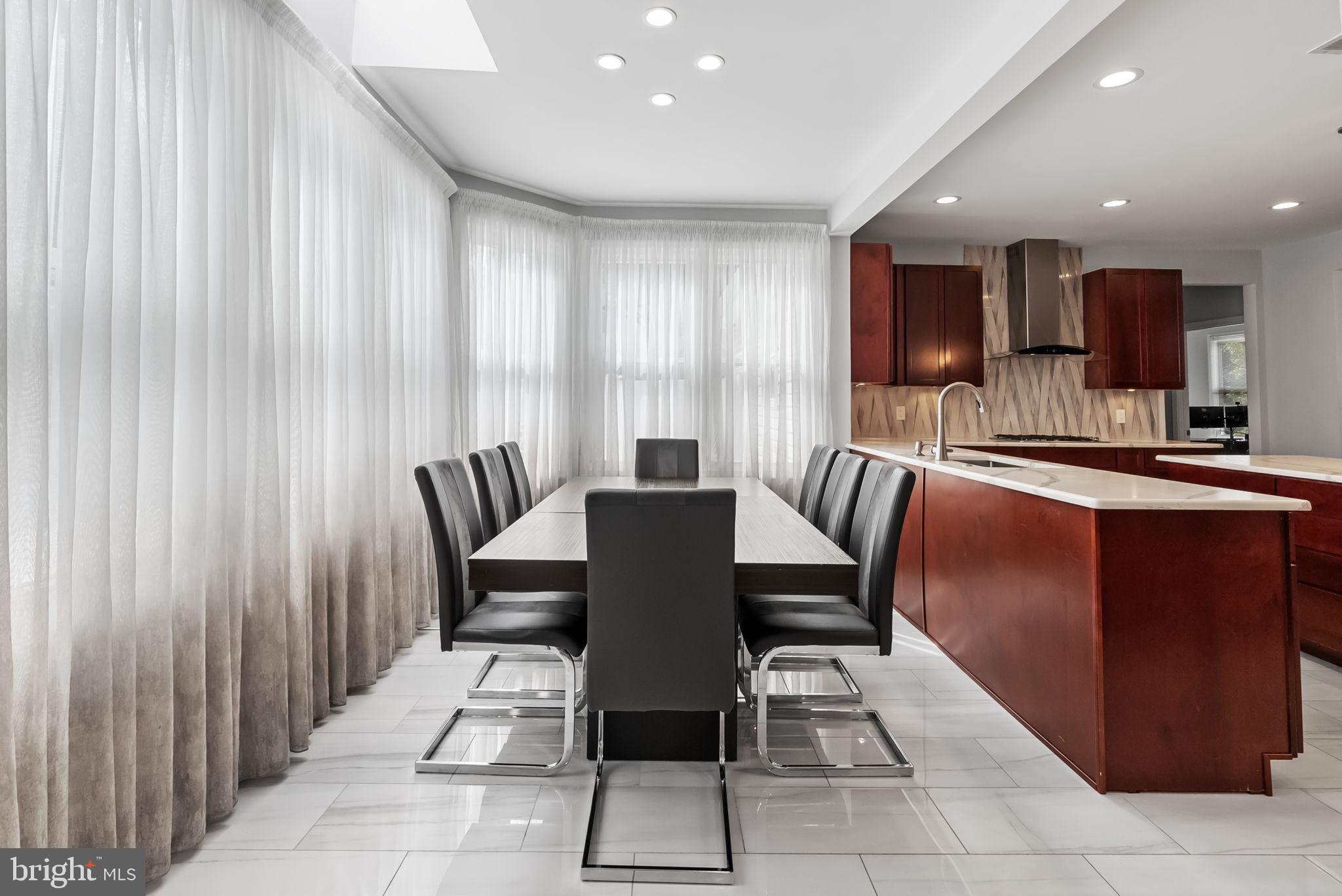 HOLLAND MEADOWS - Residential