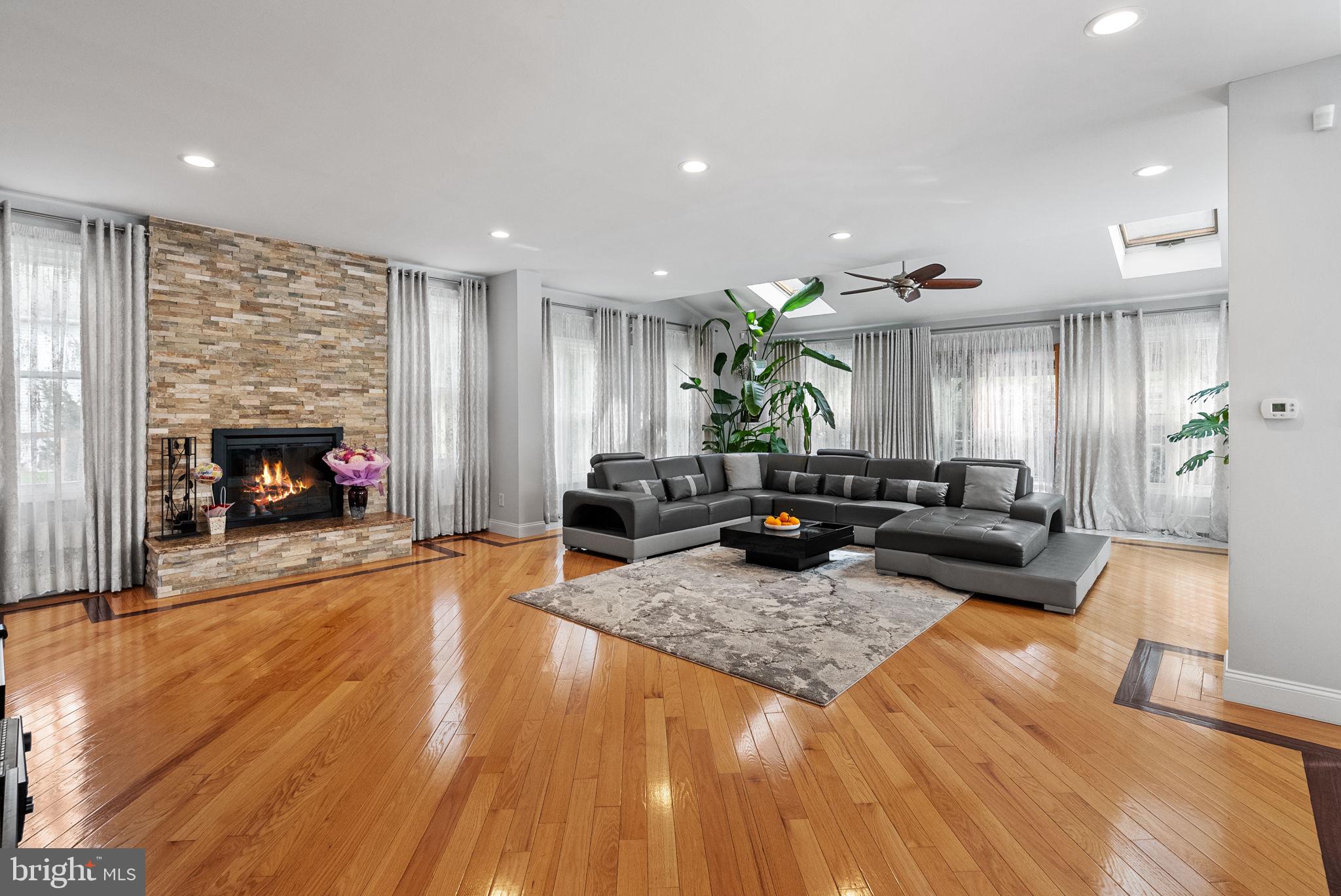HOLLAND MEADOWS - Residential