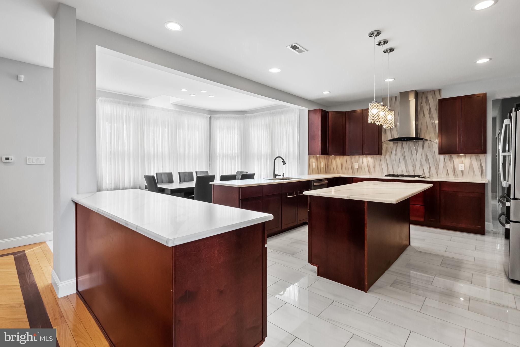 HOLLAND MEADOWS - Residential