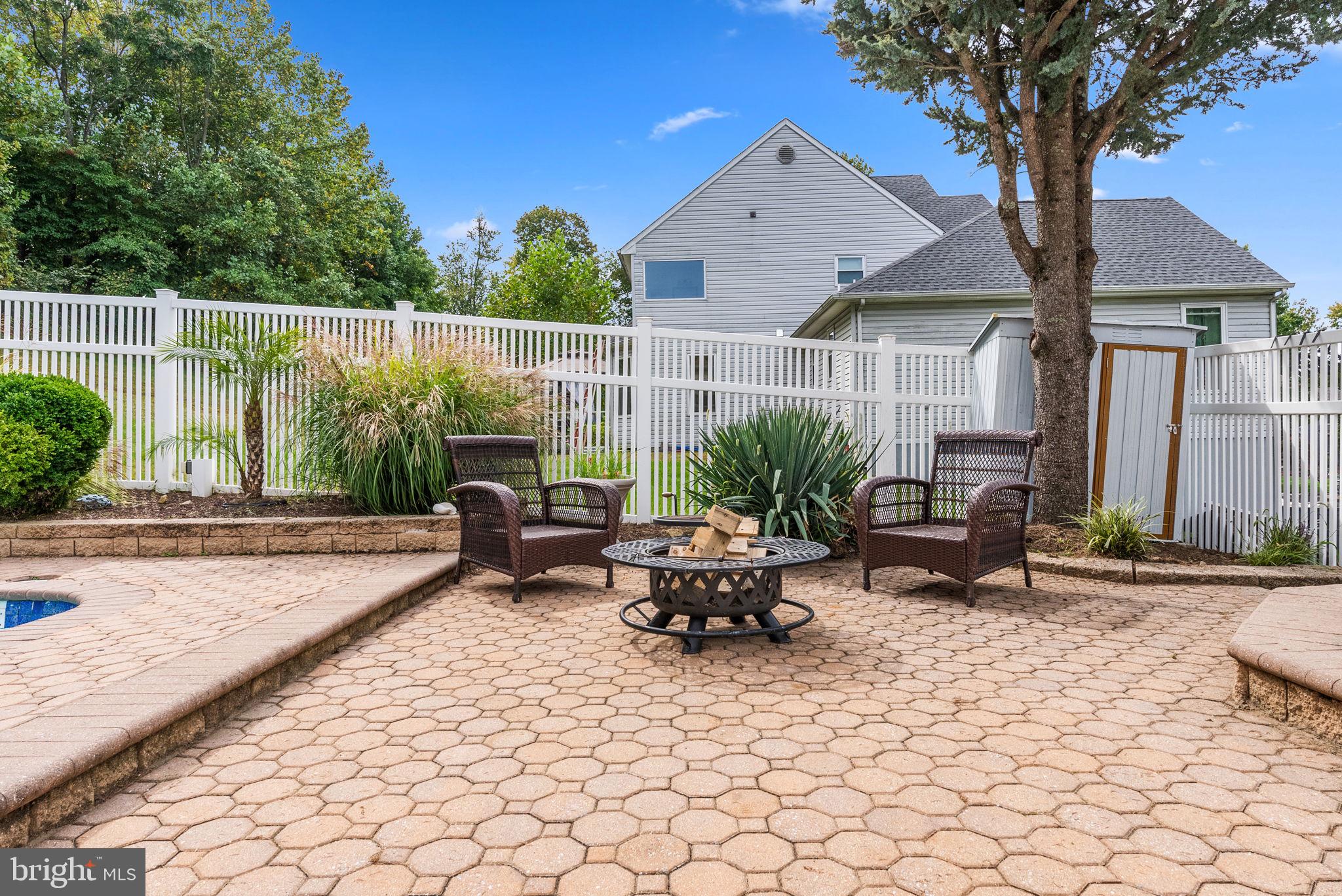 HOLLAND MEADOWS - Residential