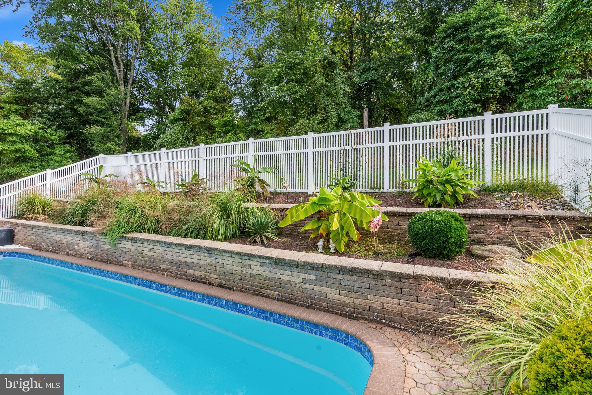 HOLLAND MEADOWS - Residential