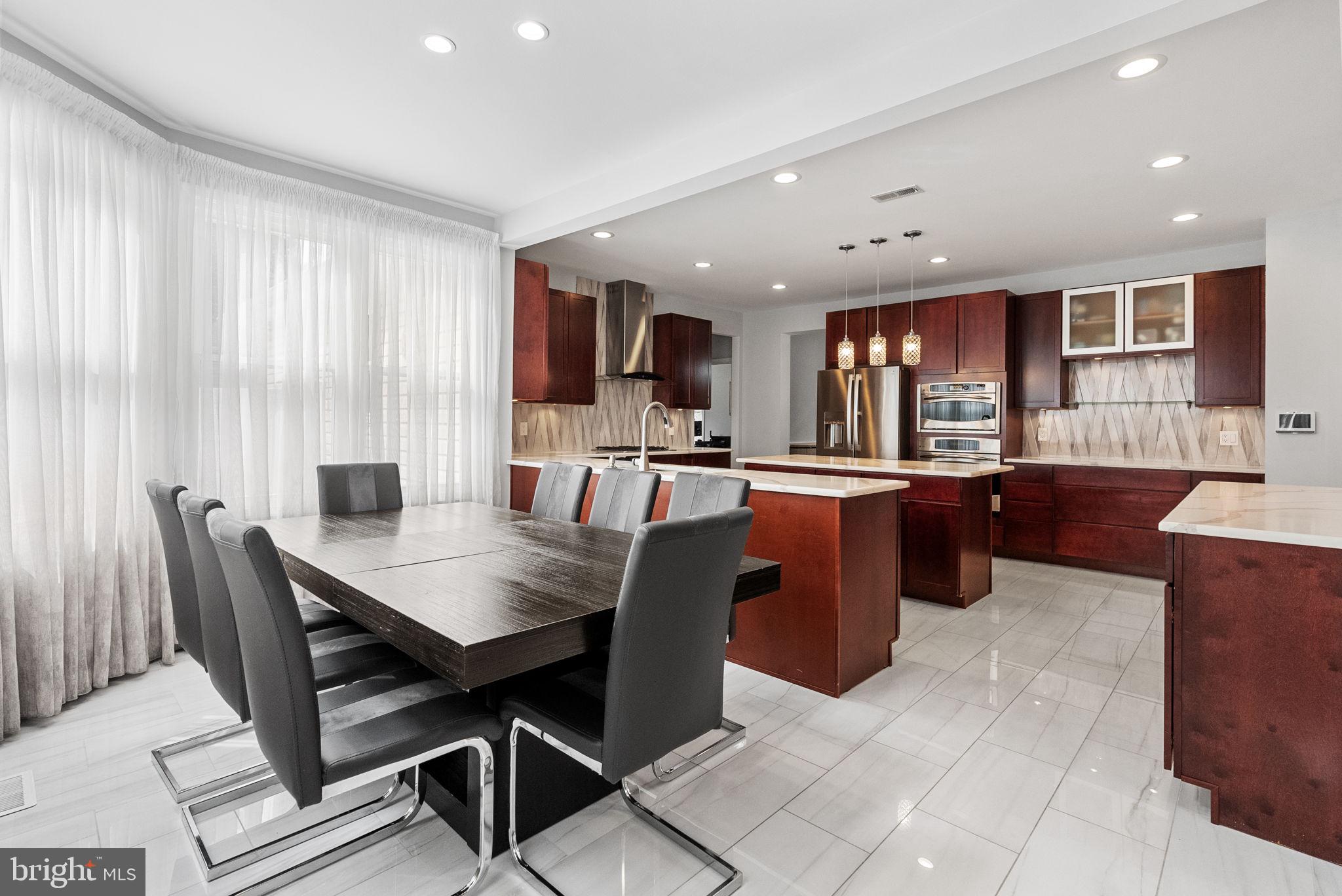 HOLLAND MEADOWS - Residential