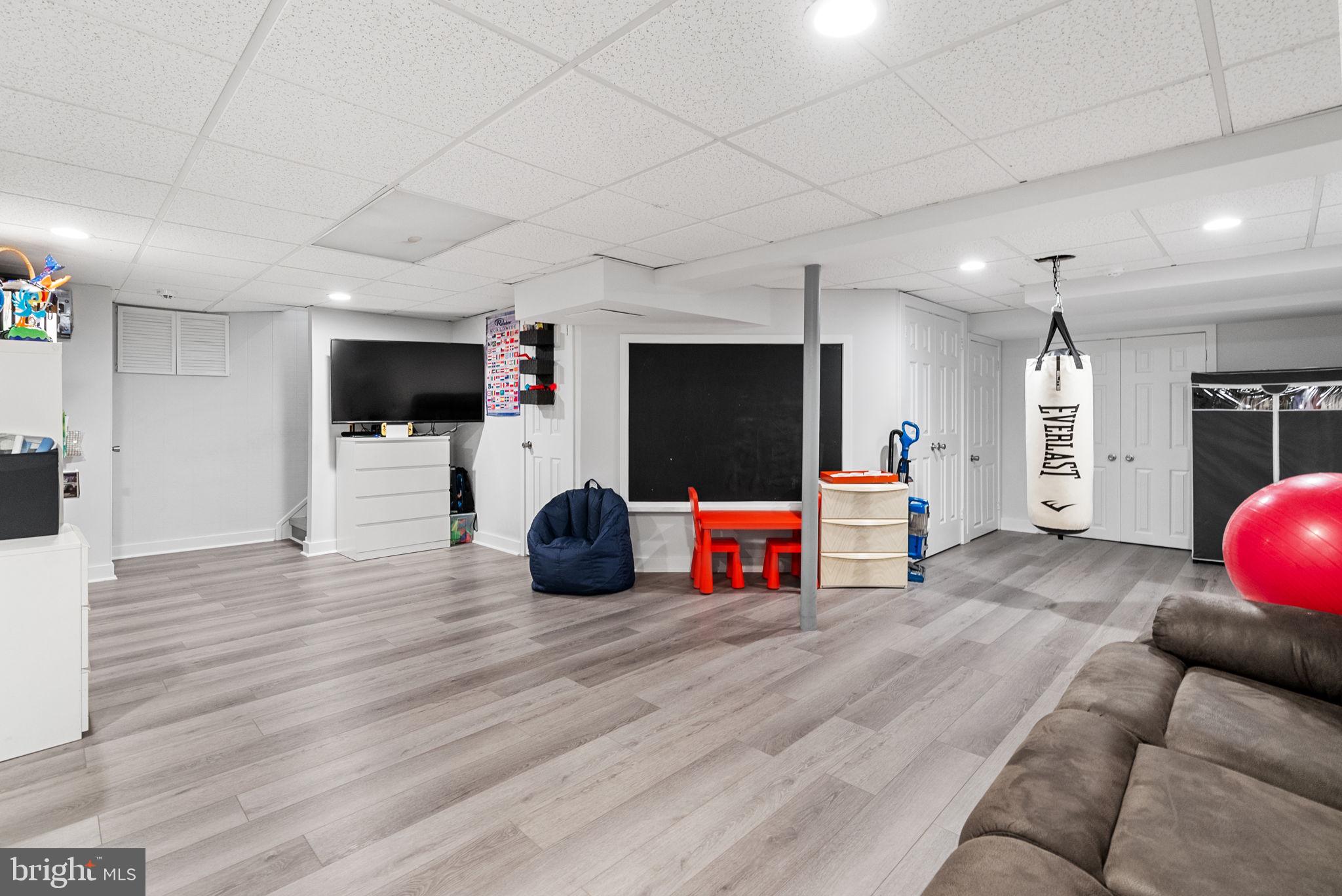 HOLLAND MEADOWS - Residential