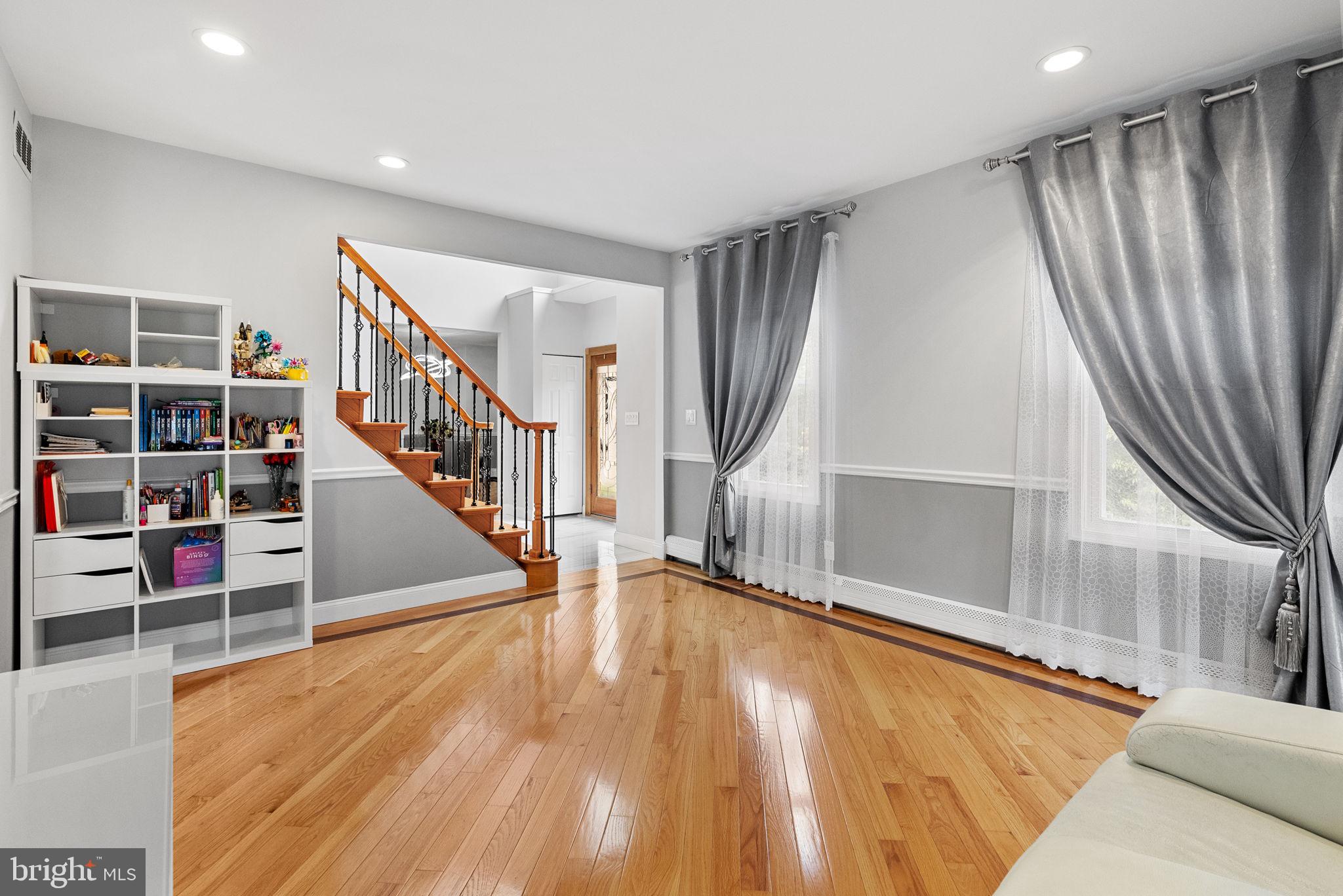 HOLLAND MEADOWS - Residential