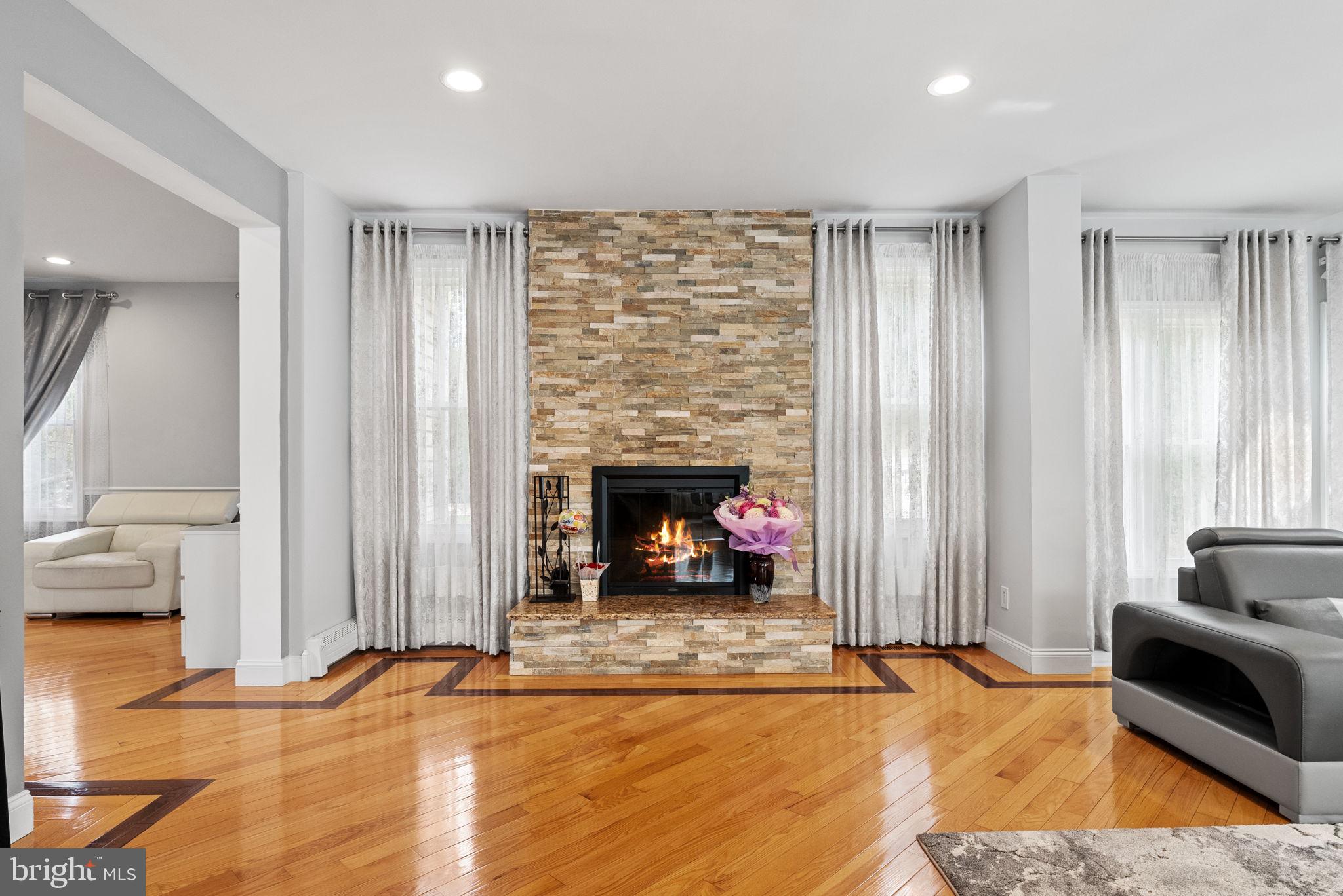 HOLLAND MEADOWS - Residential