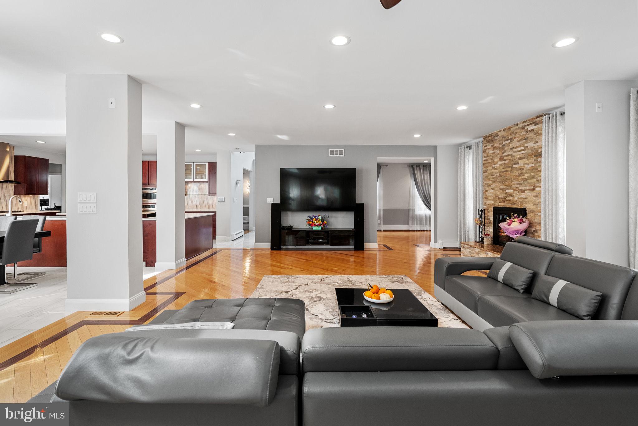 HOLLAND MEADOWS - Residential