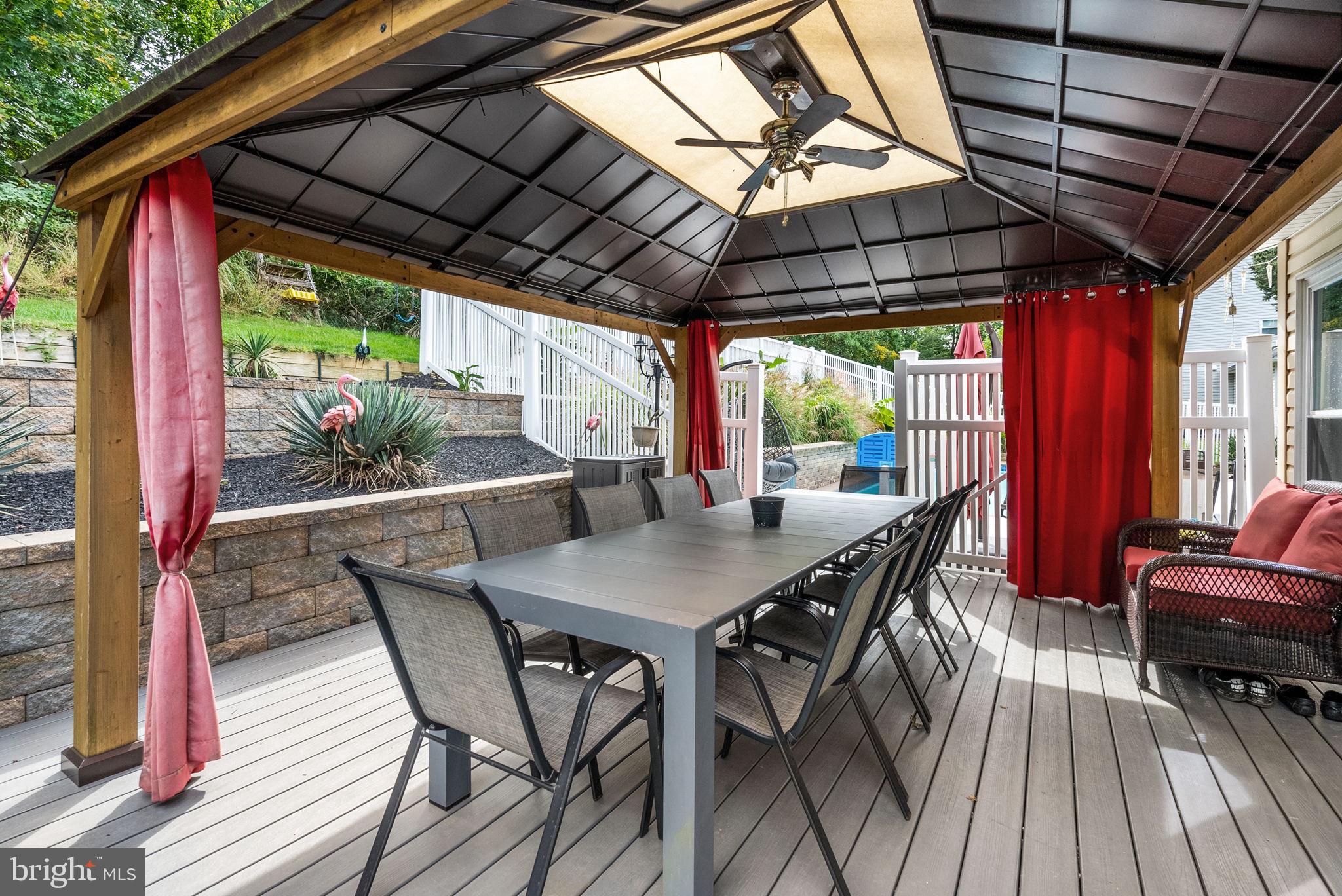 HOLLAND MEADOWS - Residential