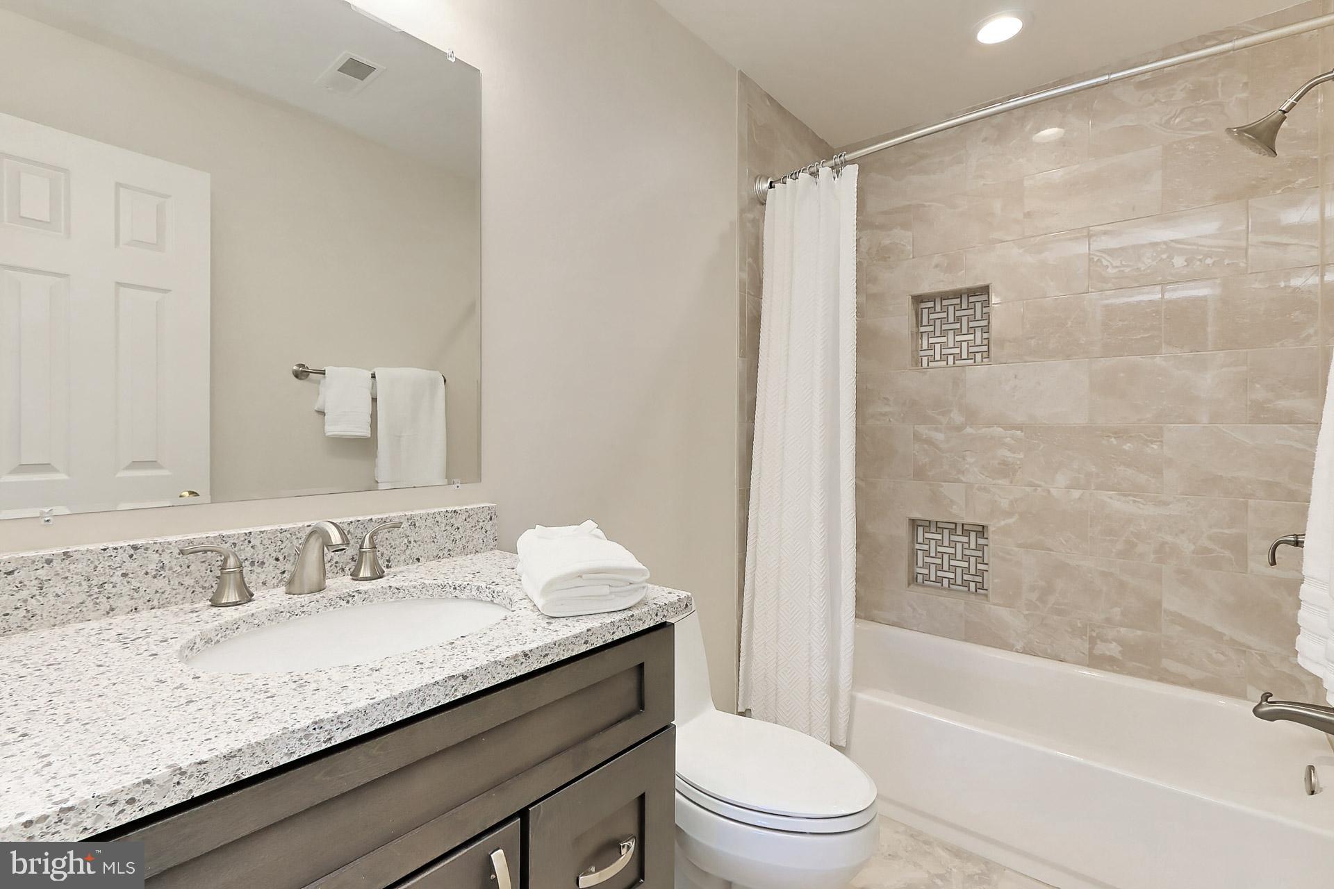 FAIR LAKES - Residential