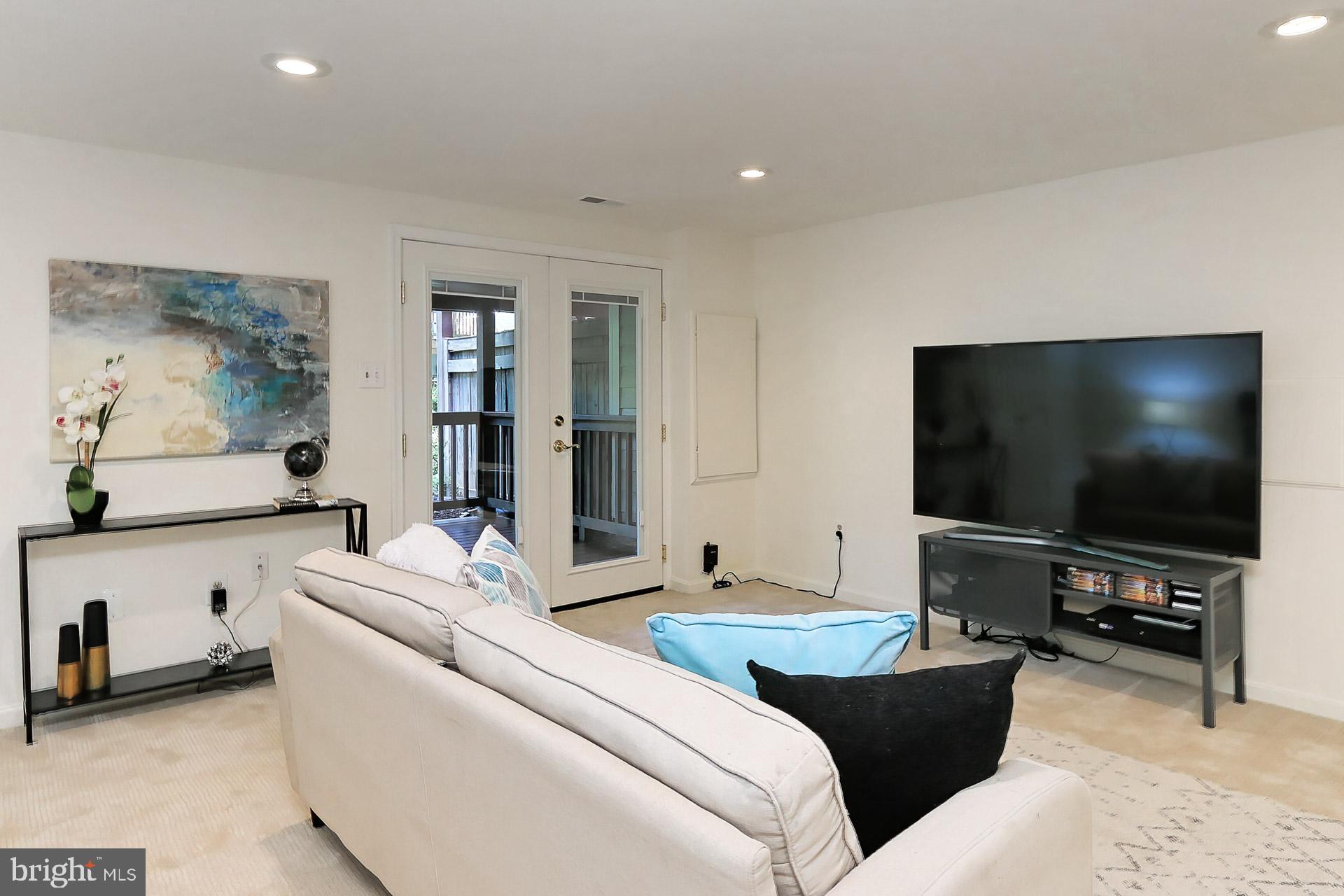 FAIR LAKES - Residential