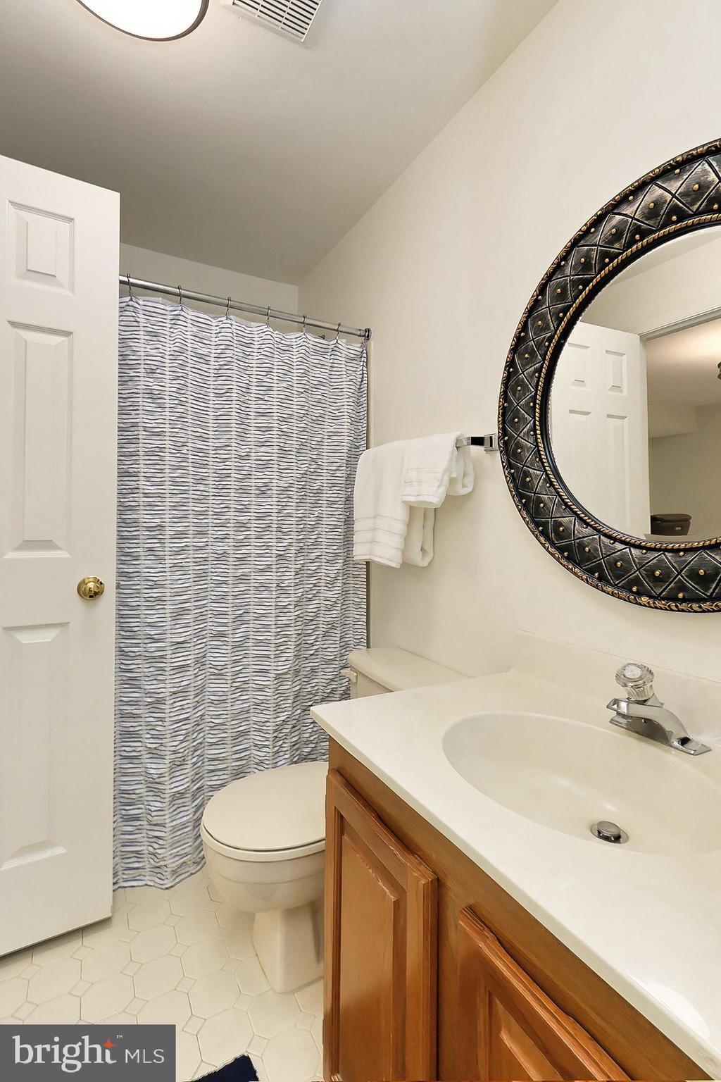 FAIR LAKES - Residential