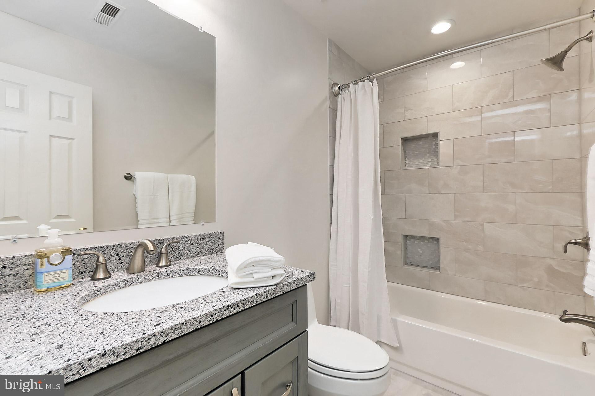 FAIR LAKES - Residential