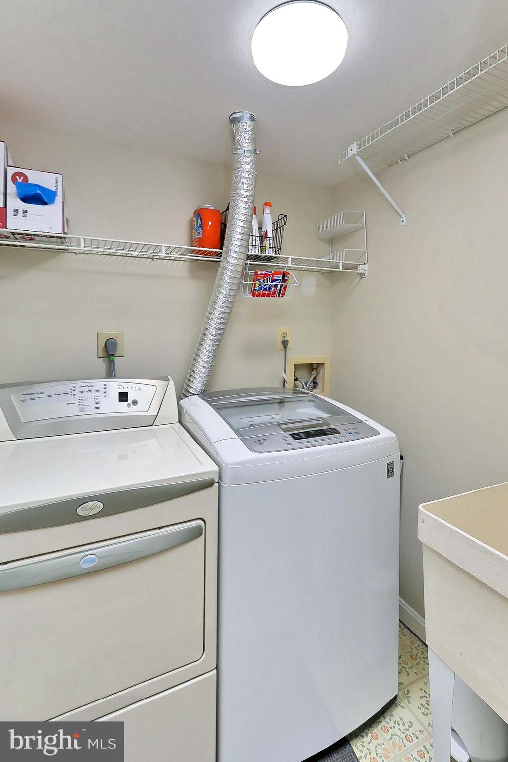 FAIR LAKES - Residential