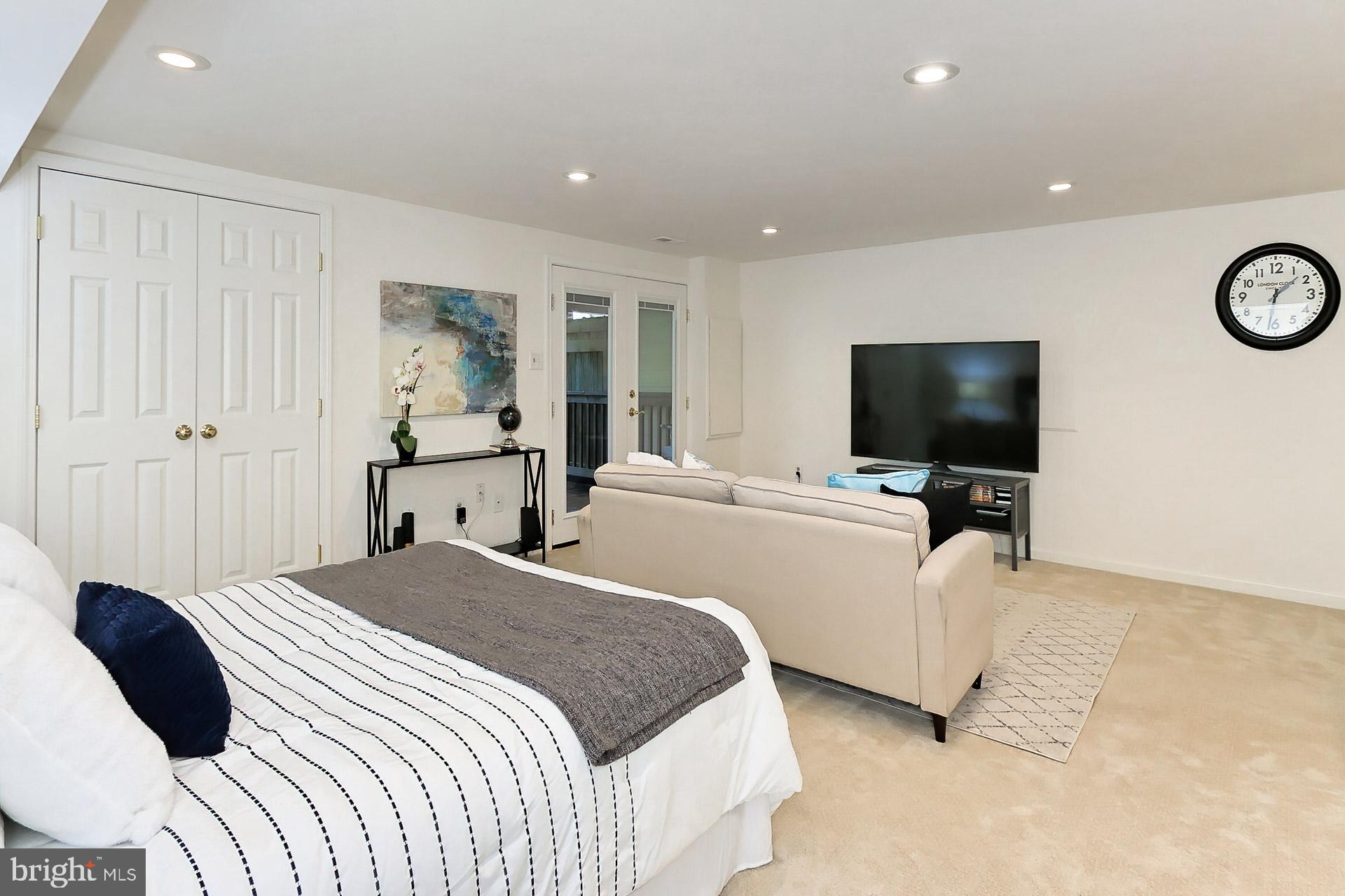 FAIR LAKES - Residential