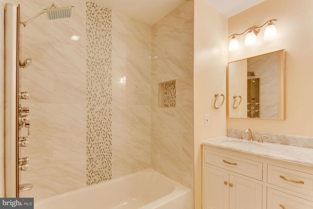 HUMMER WOODS ESTATES - Residential