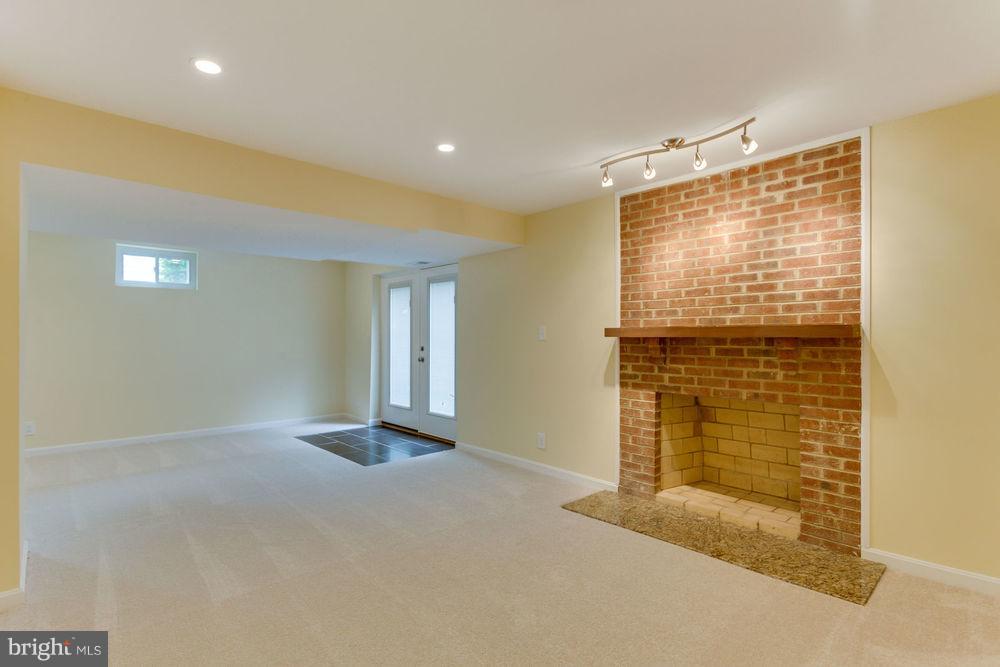 HUMMER WOODS ESTATES - Residential