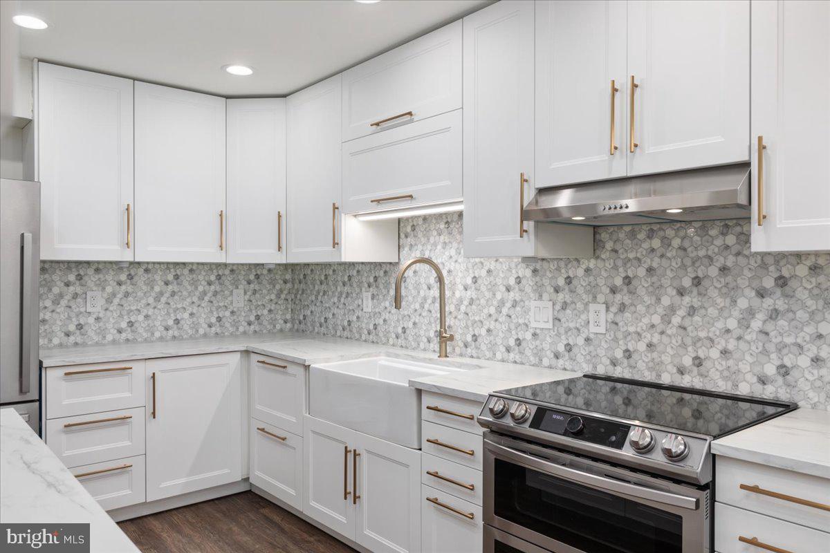 CRESTWOOD HAMLET - Residential