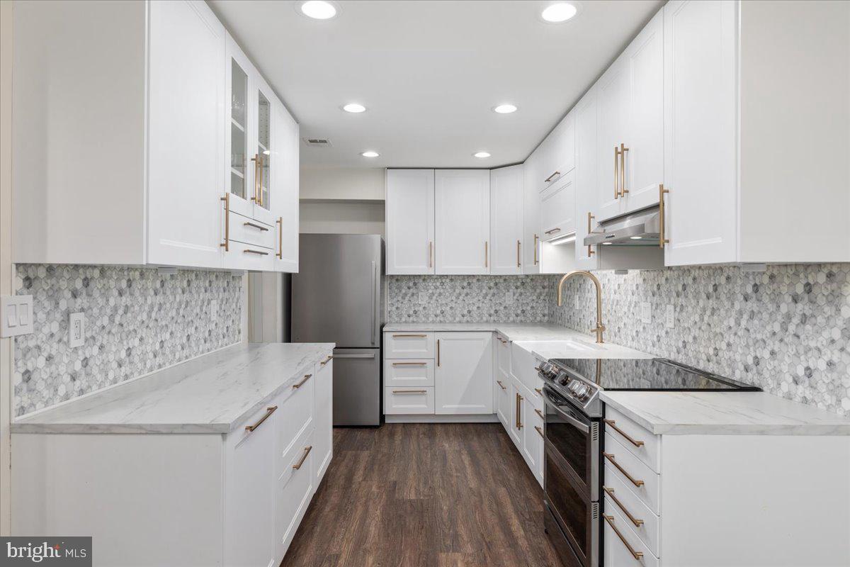 CRESTWOOD HAMLET - Residential