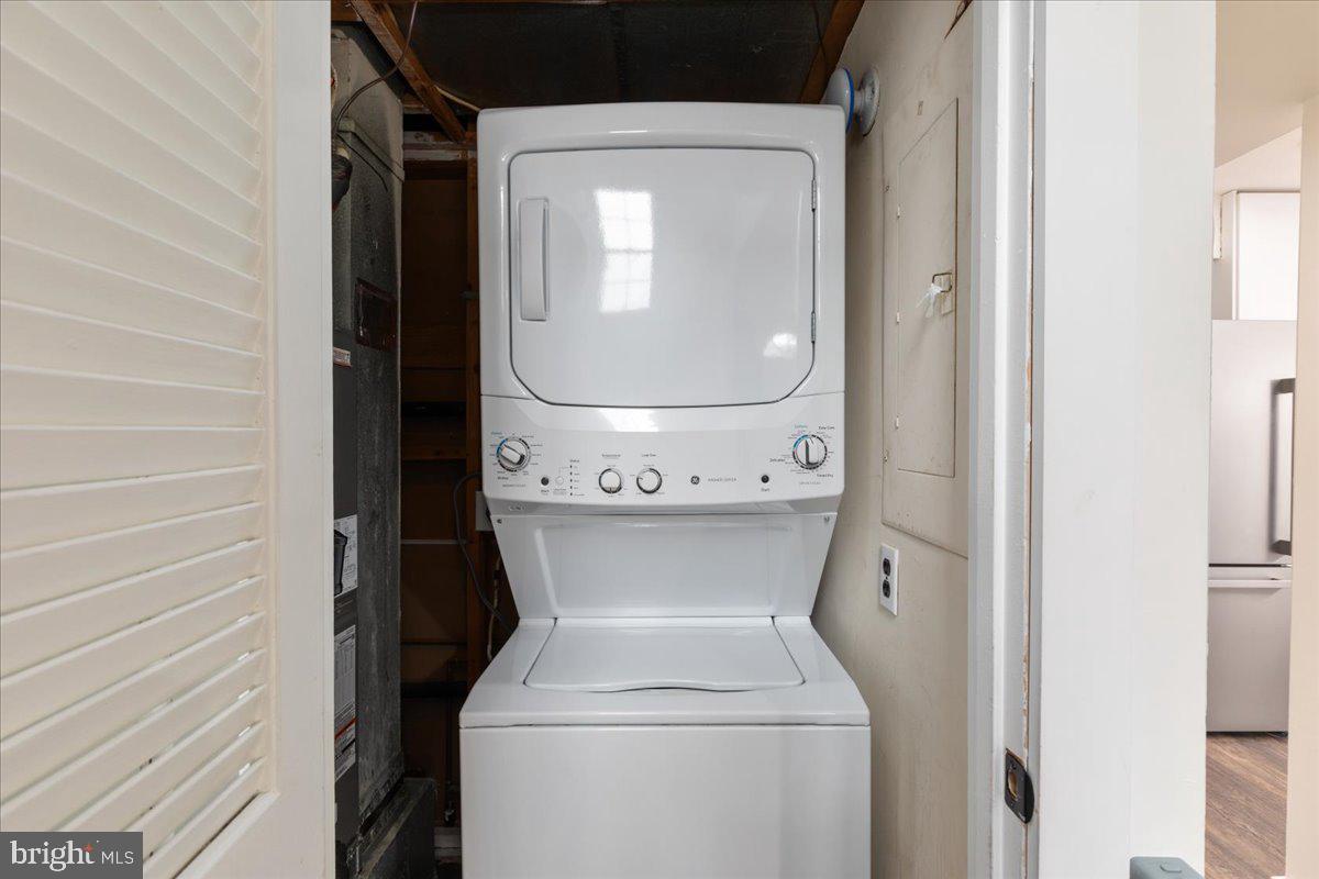 CRESTWOOD HAMLET - Residential