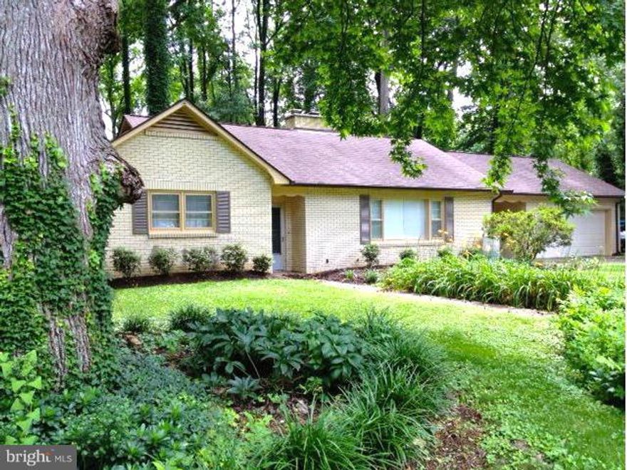 Want Severna Park with water amenities and access to schools, shopping and major arteries? Look no further. Great price for a home in Cape Arthur.  Well built rambler with attached 2-car gar; 3 bd/1.5 recently updated baths; lovely almost-new appliances in upgraded kitchen; stacked-stone fp in living room; deck for outside living; tasteful landscaping; one of best prices in Cape Arthur.