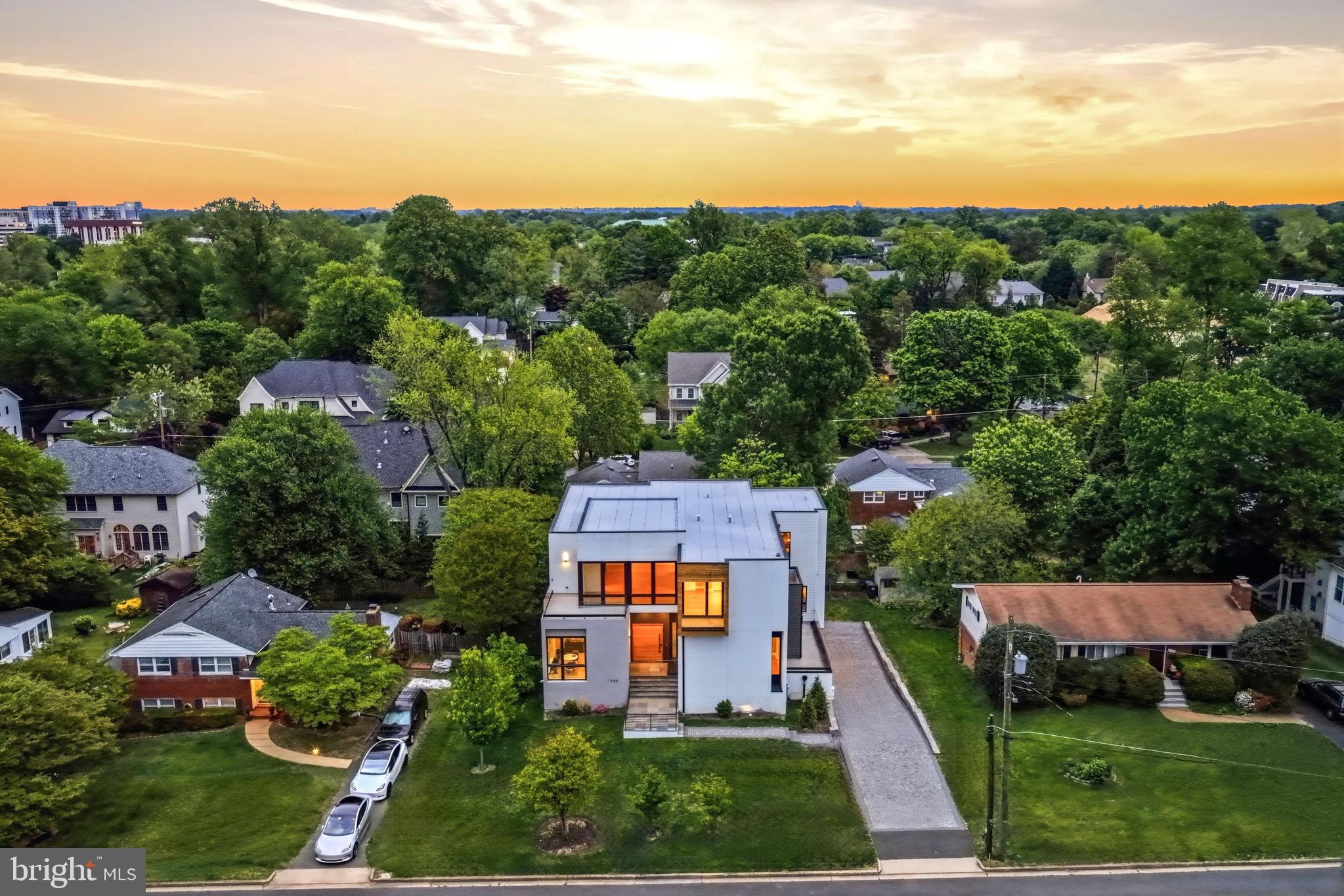 BROYHILLS MCLEAN ESTATES - Residential