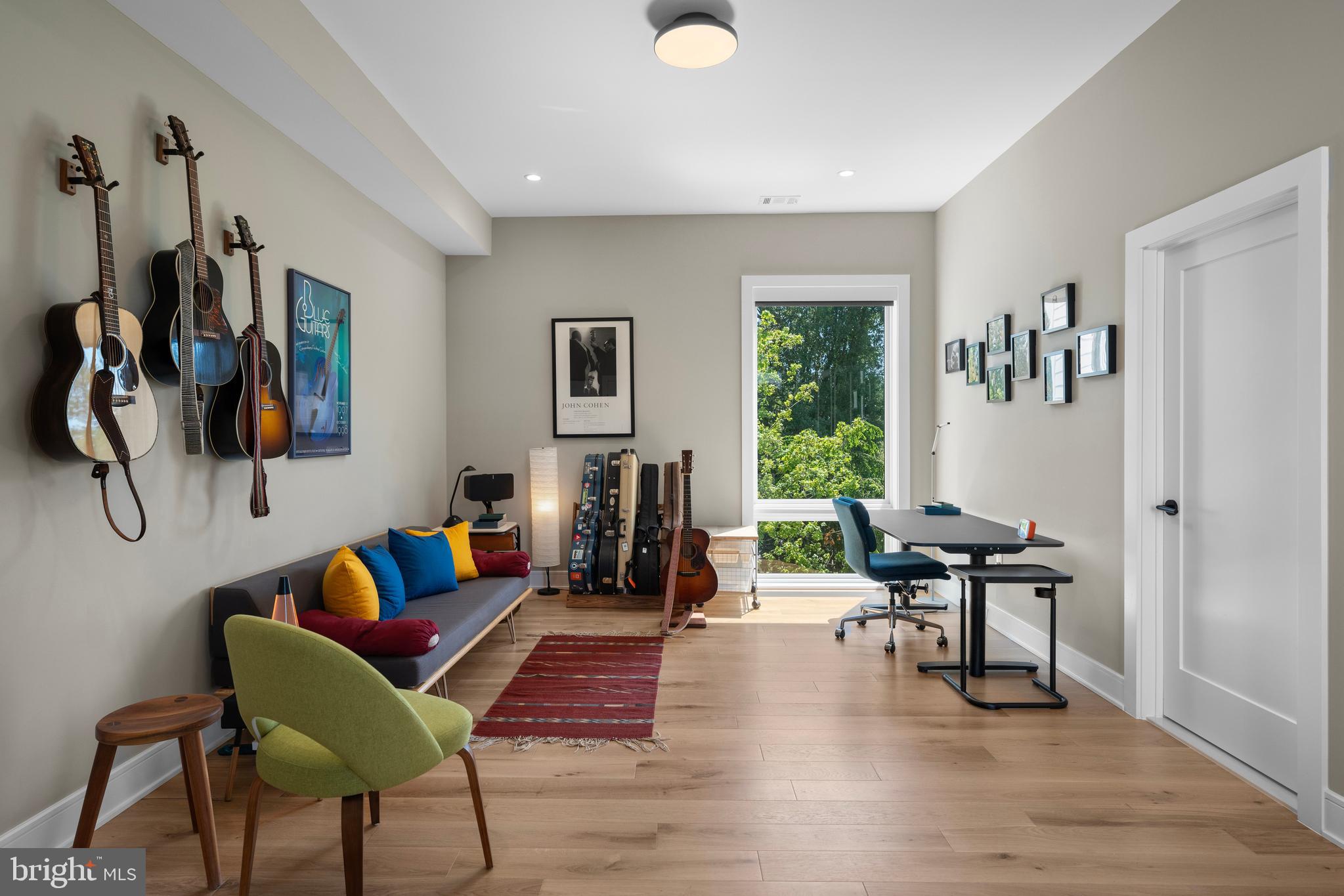 BROYHILLS MCLEAN ESTATES - Residential