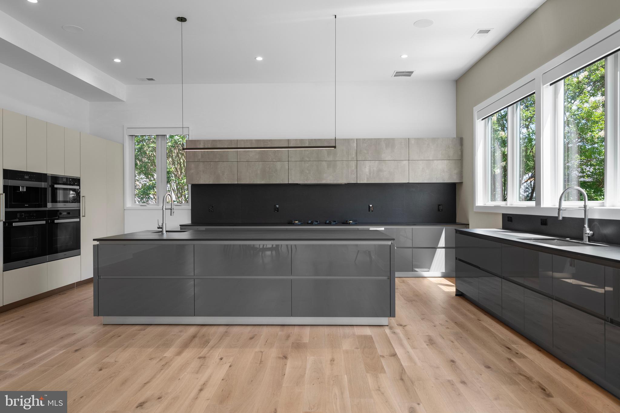 BROYHILLS MCLEAN ESTATES - Residential