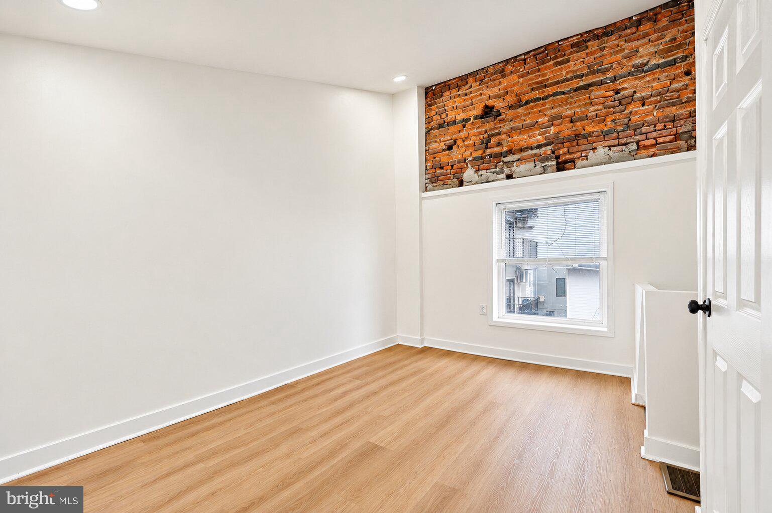 107 W THOMPSON STREET
