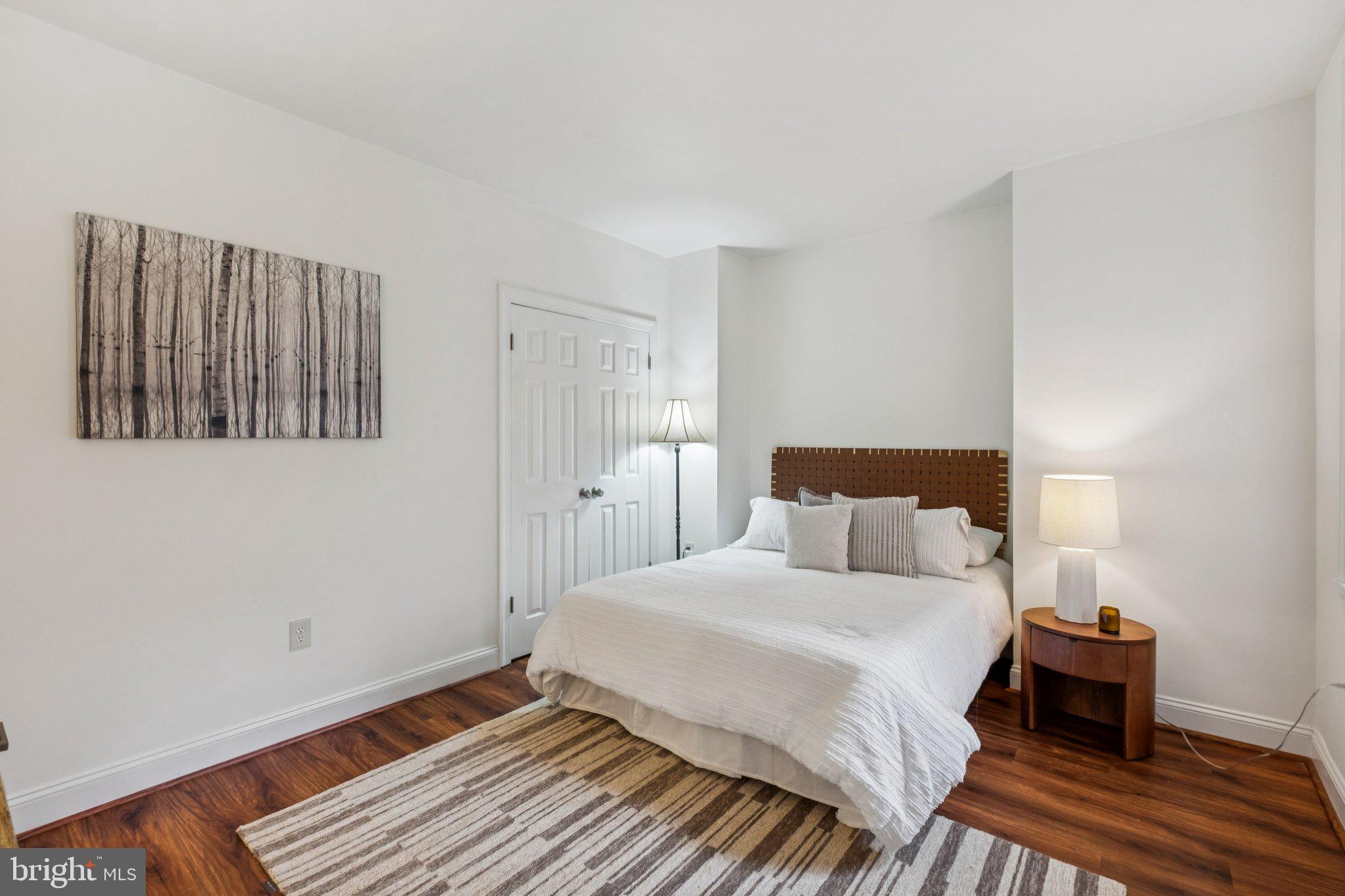 QUEEN VILLAGE - Residential