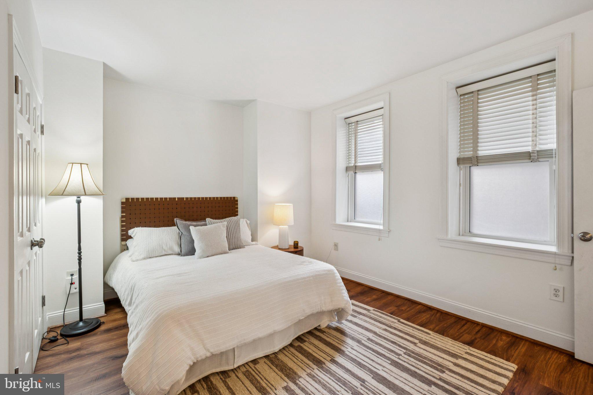 QUEEN VILLAGE - Residential