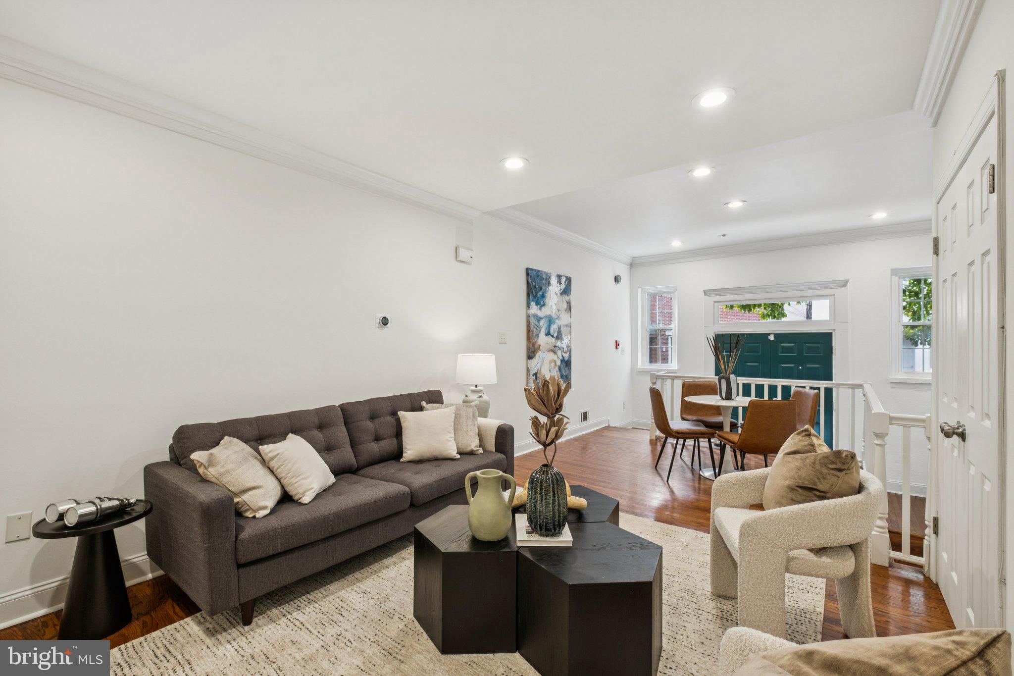 QUEEN VILLAGE - Residential