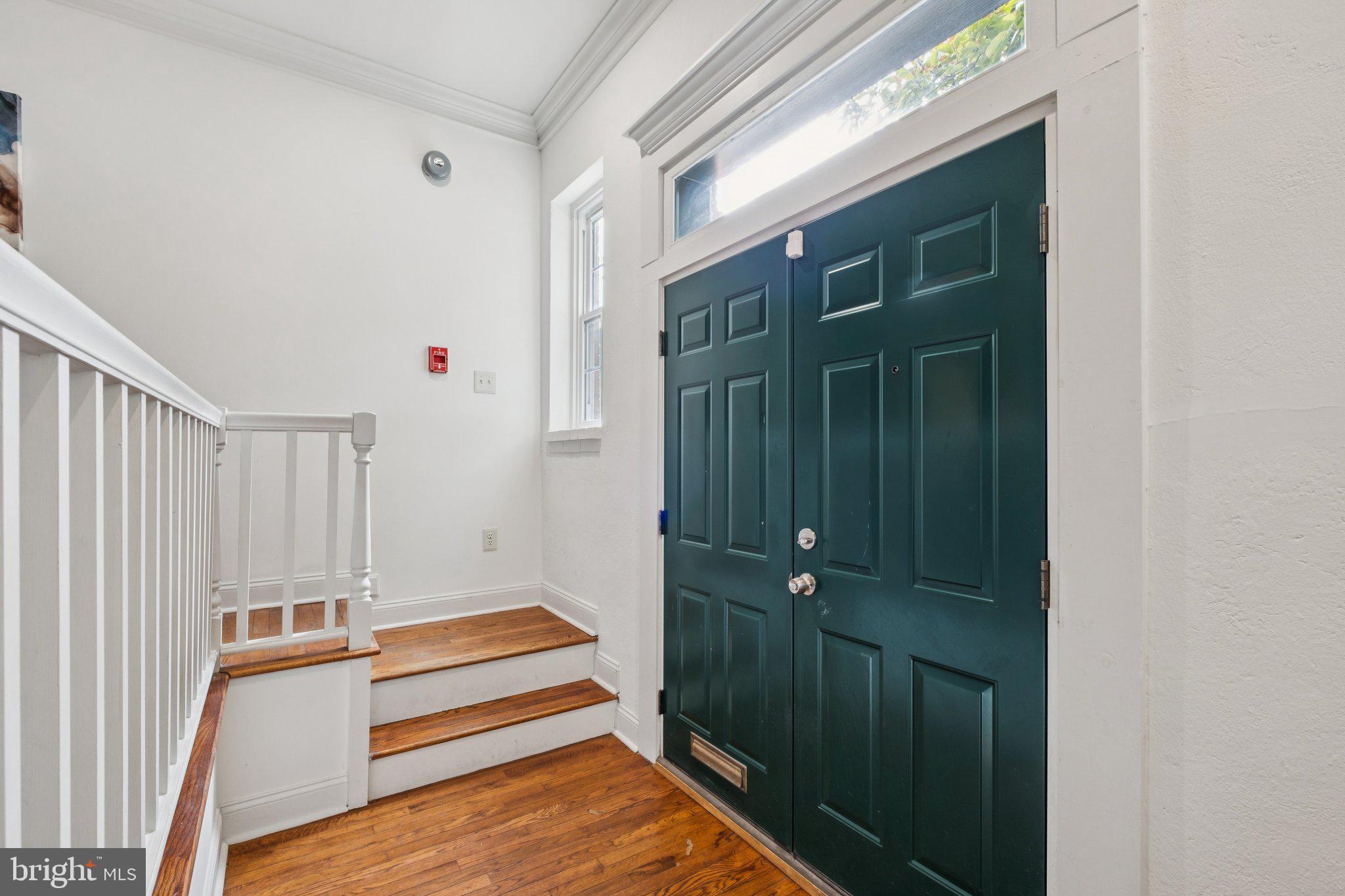 QUEEN VILLAGE - Residential