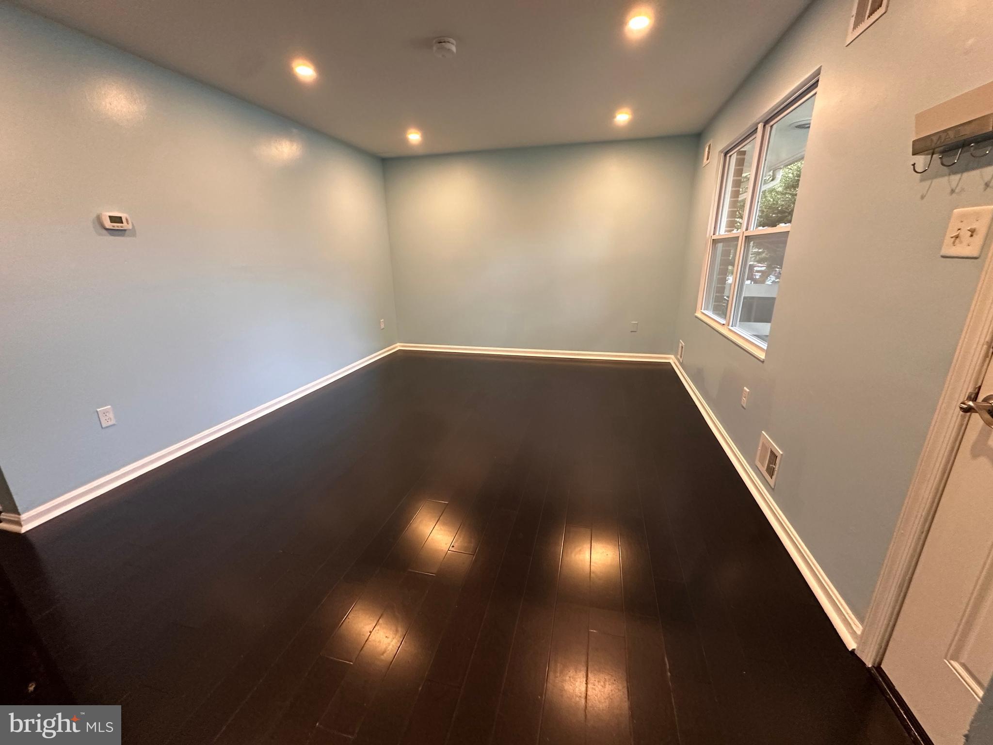 8404 TOWNE CREST COURT