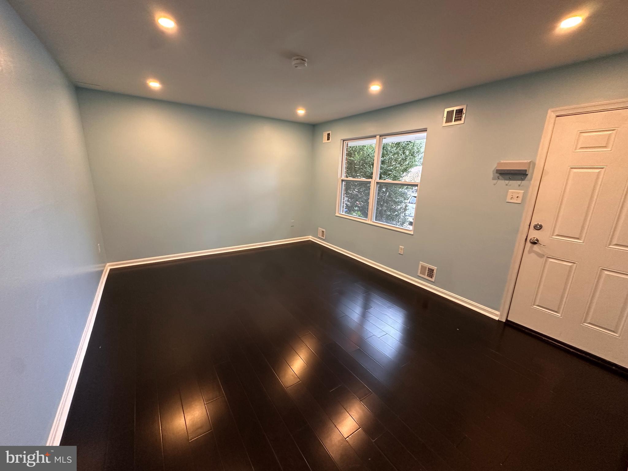 8404 TOWNE CREST COURT