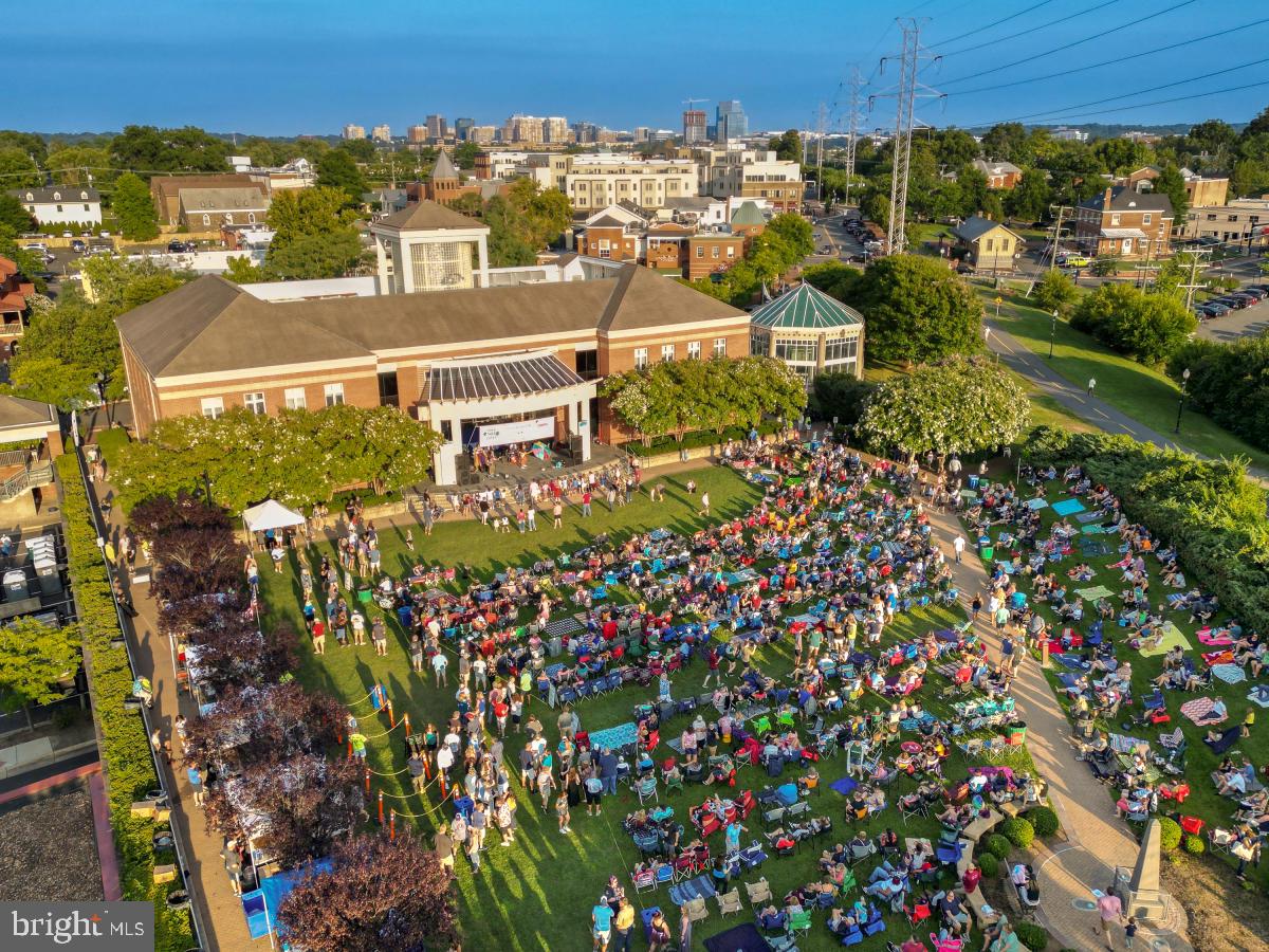 HERITAGE COURT - Residential