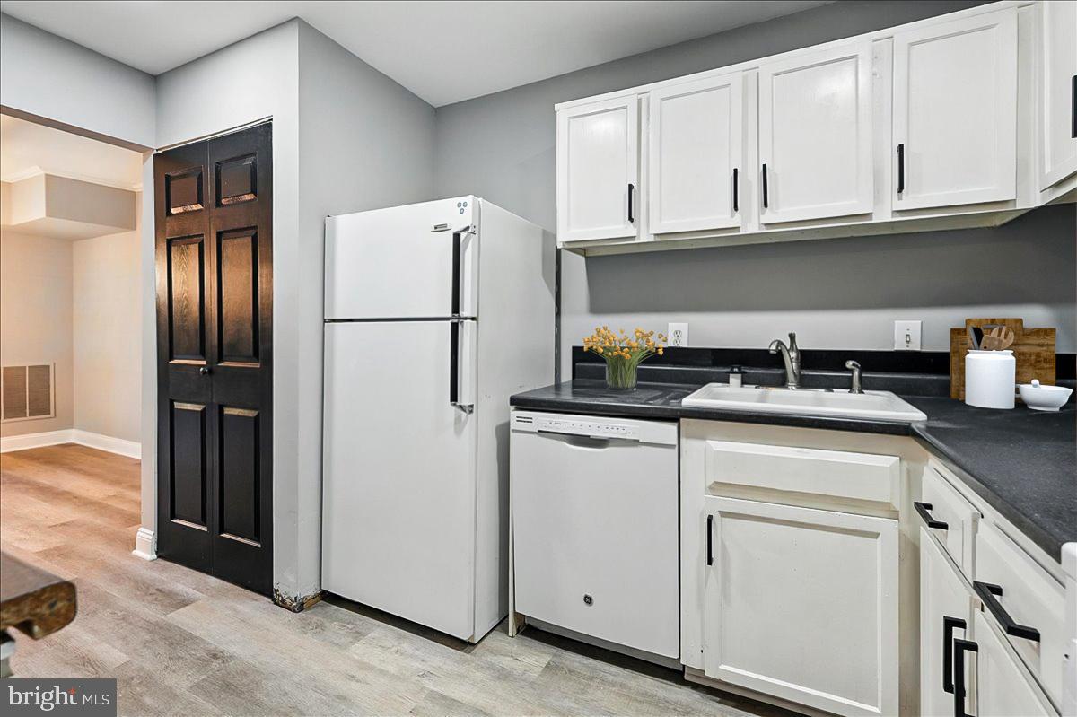 HERITAGE COURT - Residential