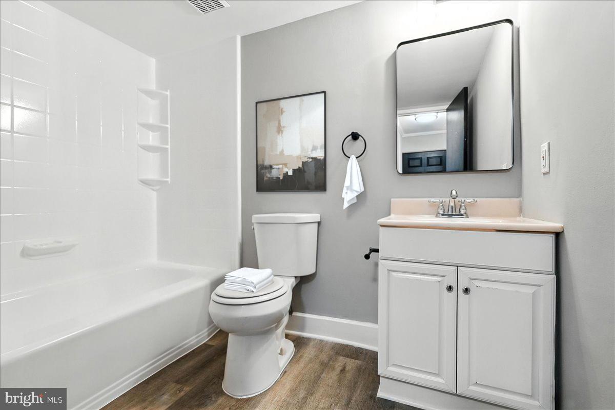 HERITAGE COURT - Residential