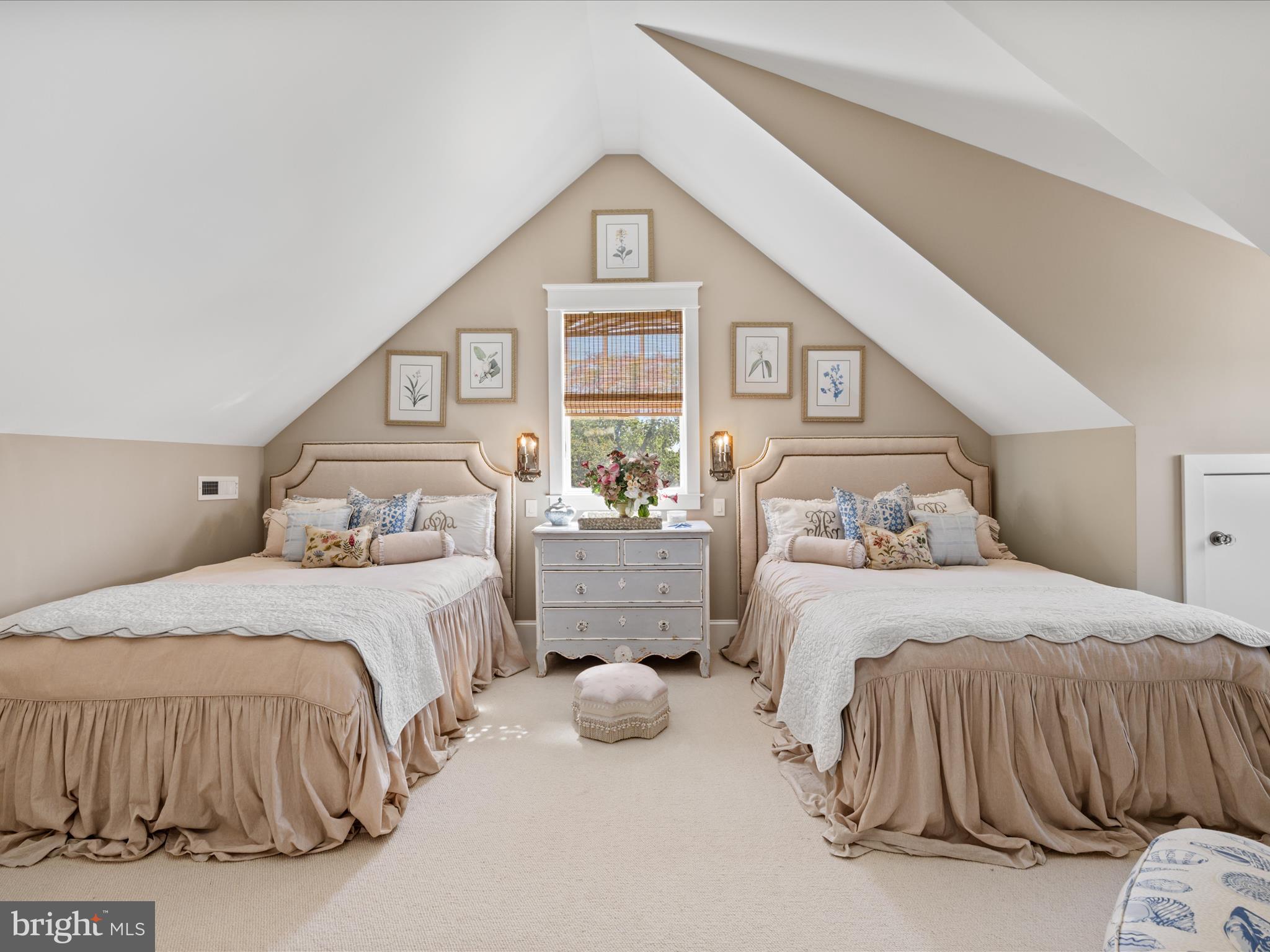 CAPTAINS HILL - Residential